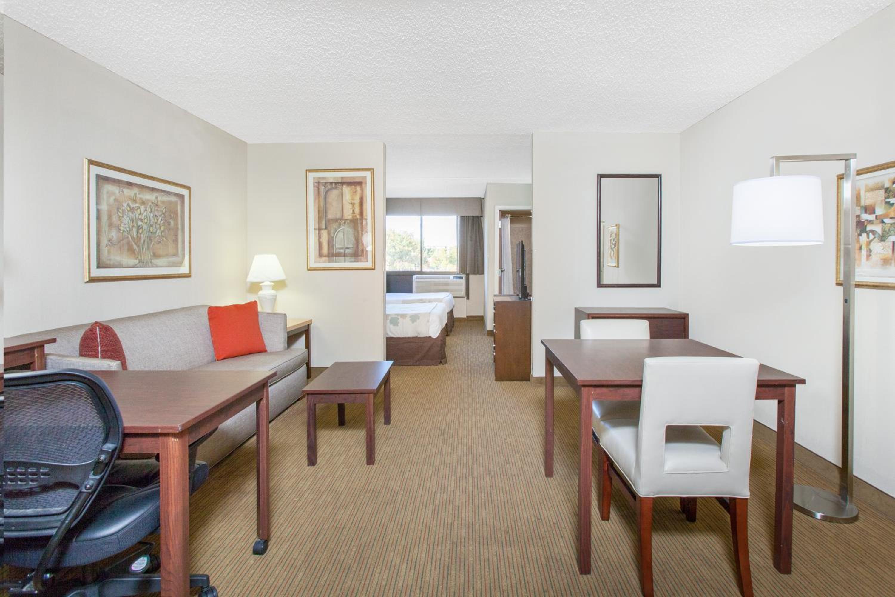 Standard Double Suite - Non Smoking - Photo 3