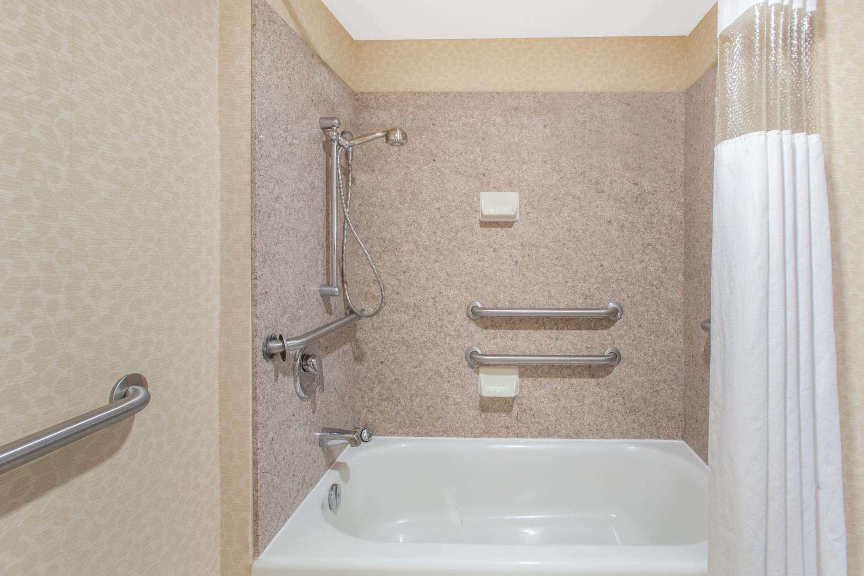 King Room - Disability Access - Non-Smoking - Photo 4