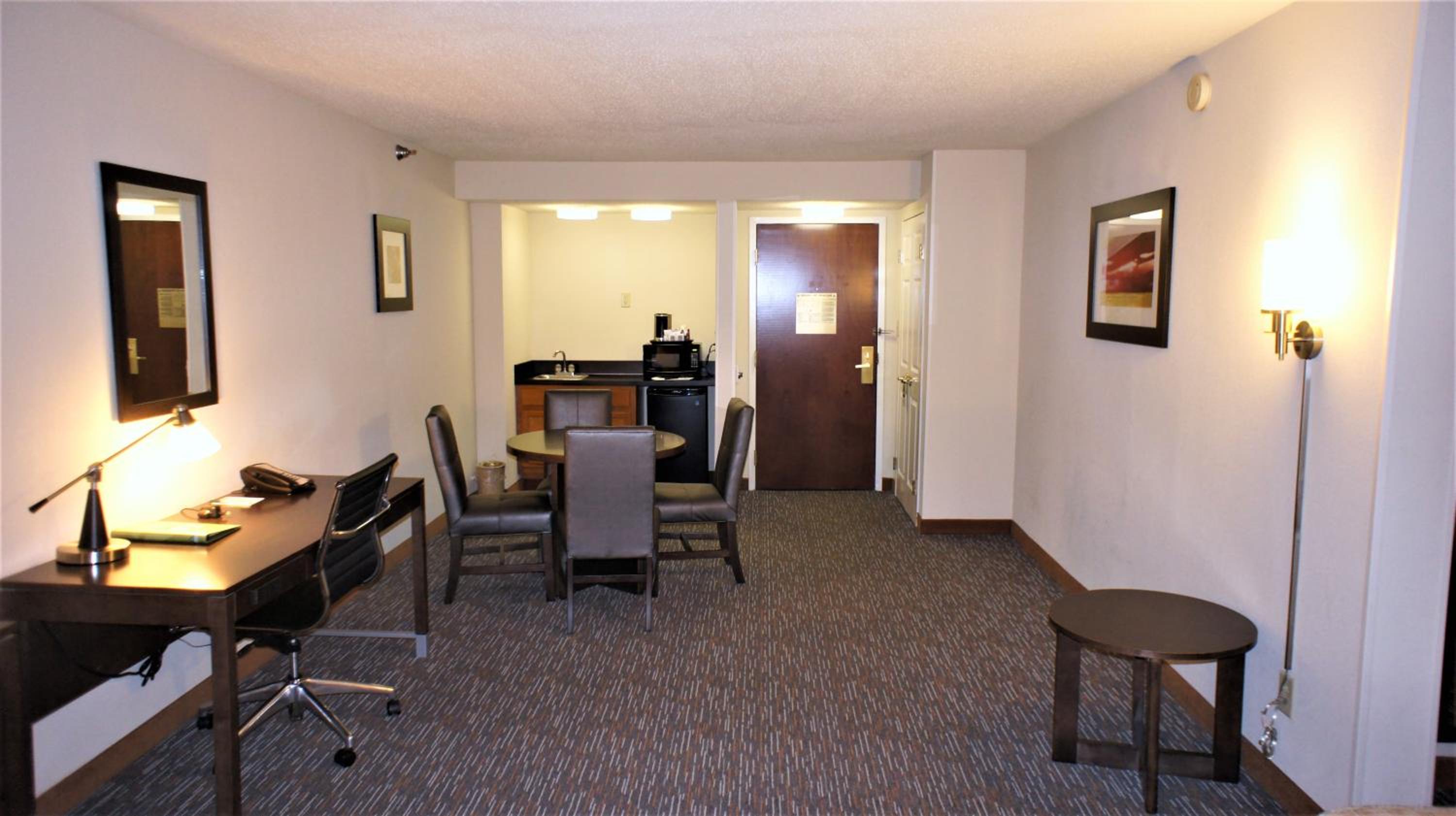 King Studio Suite - Non-Smoking - Photo 5