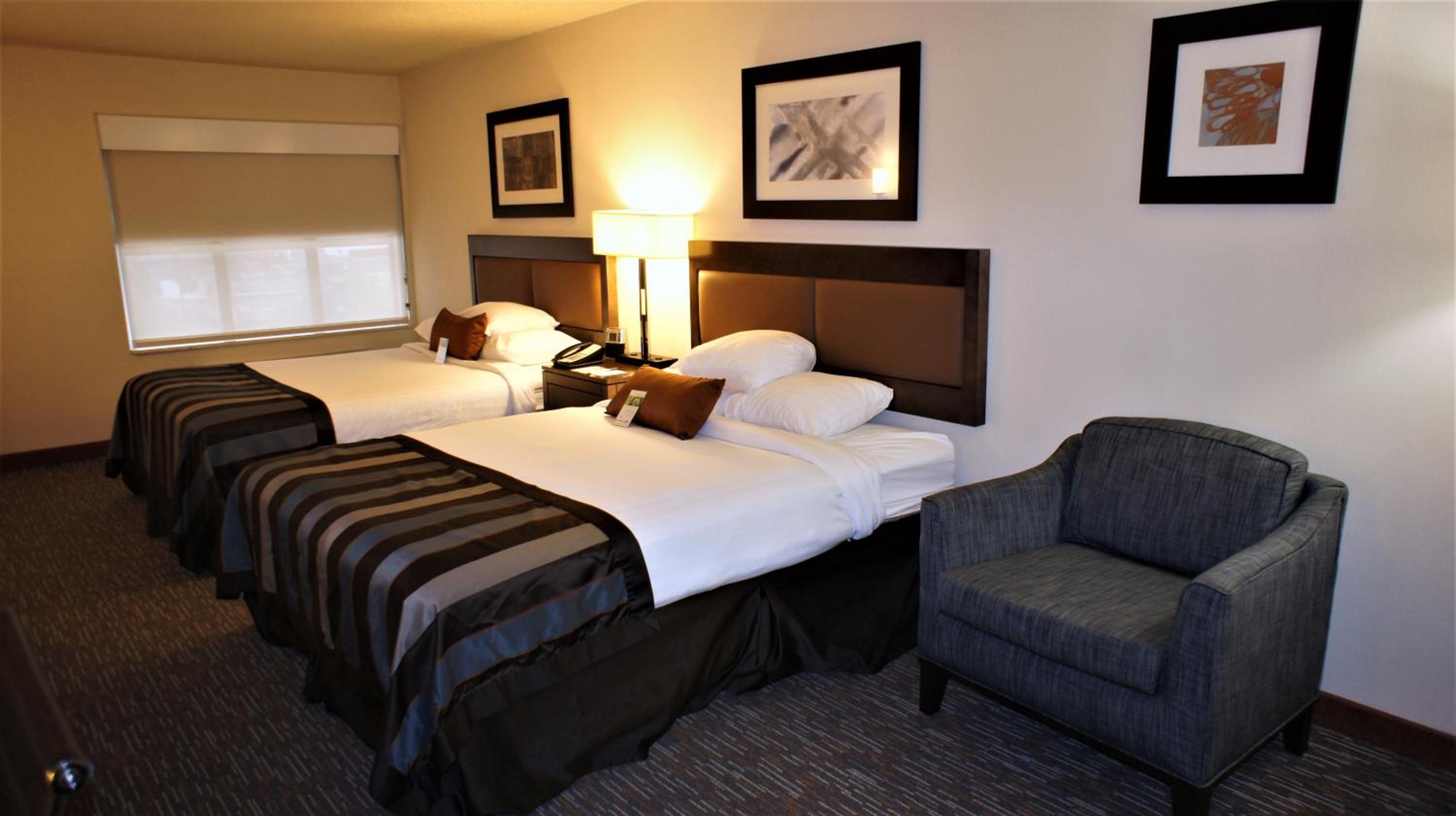 Queen Room with Two Queen Beds - Non-Smoking - Photo 1