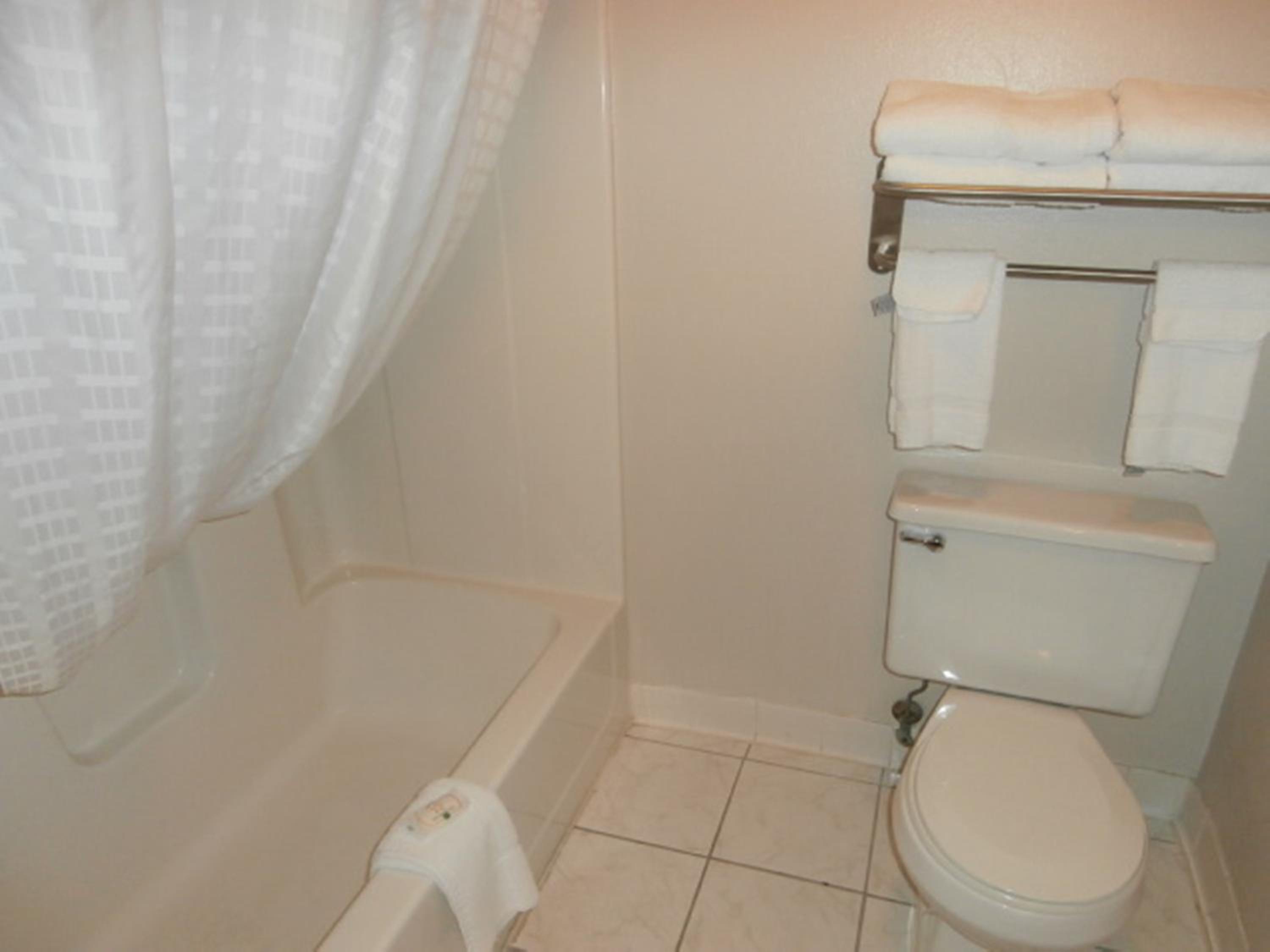 King Room - Non-Smoking - Photo 3