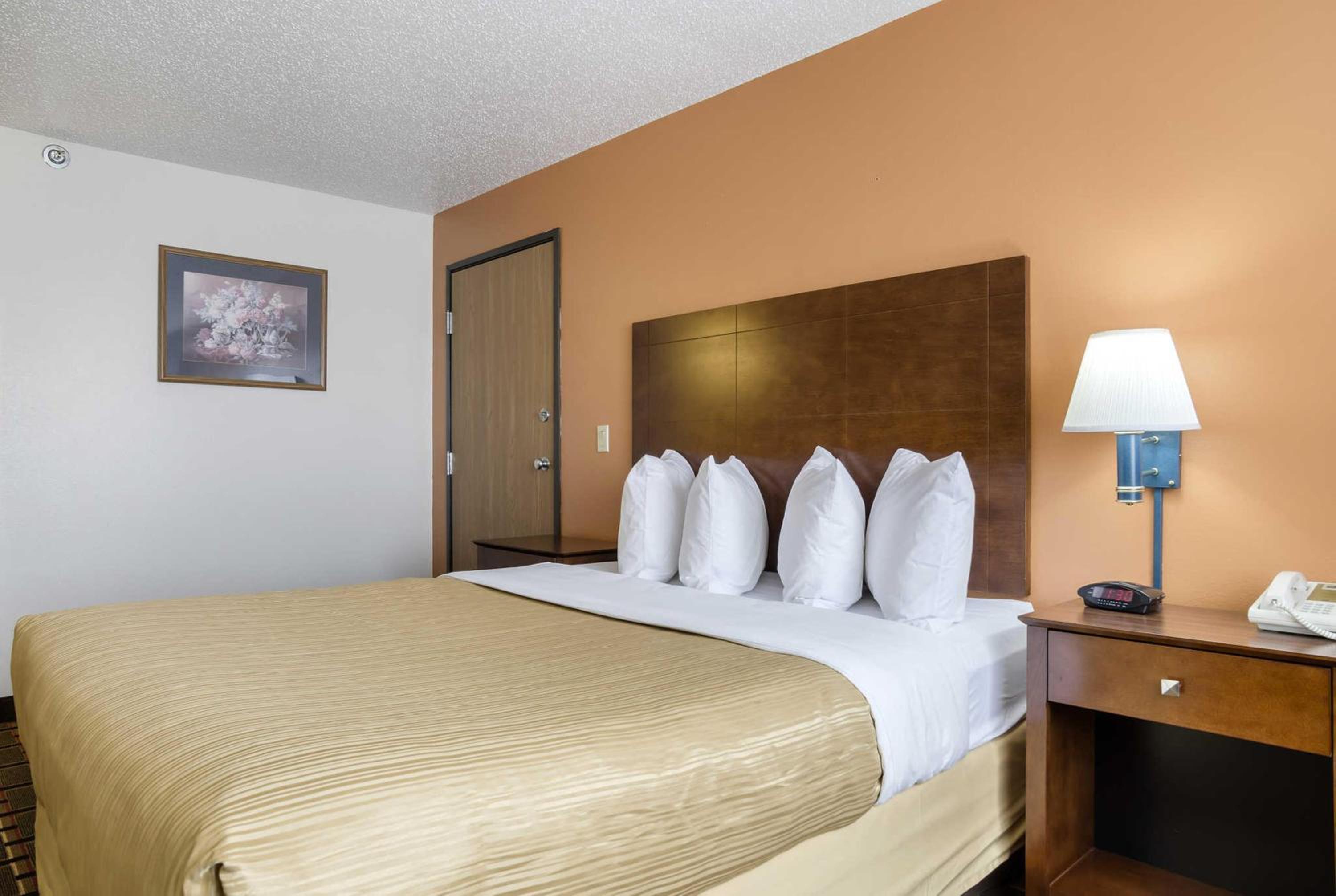 Queen Room - Accessible/Nonsmoking - Photo 1