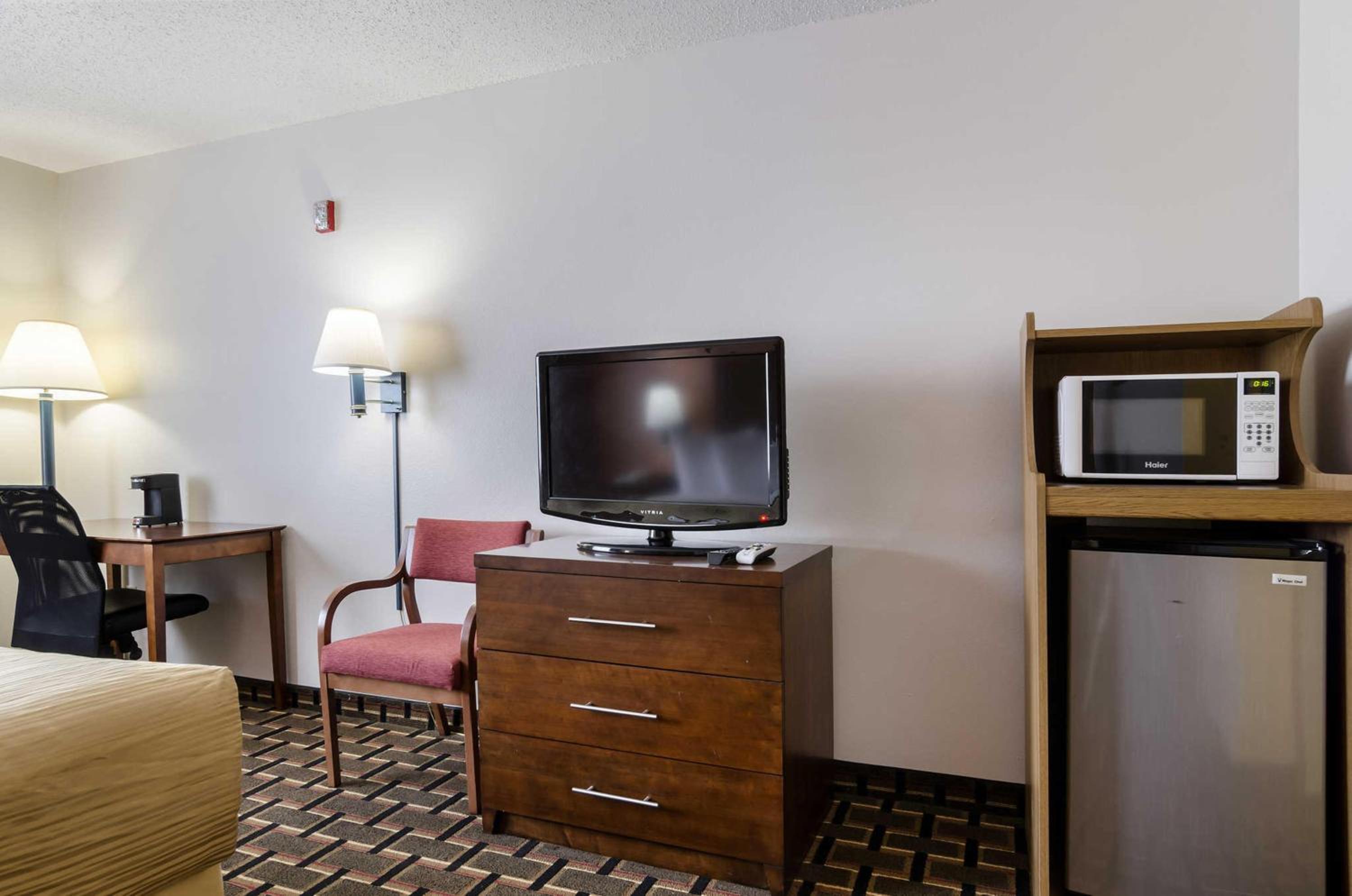 King Room - Non-Smoking - Photo 1
