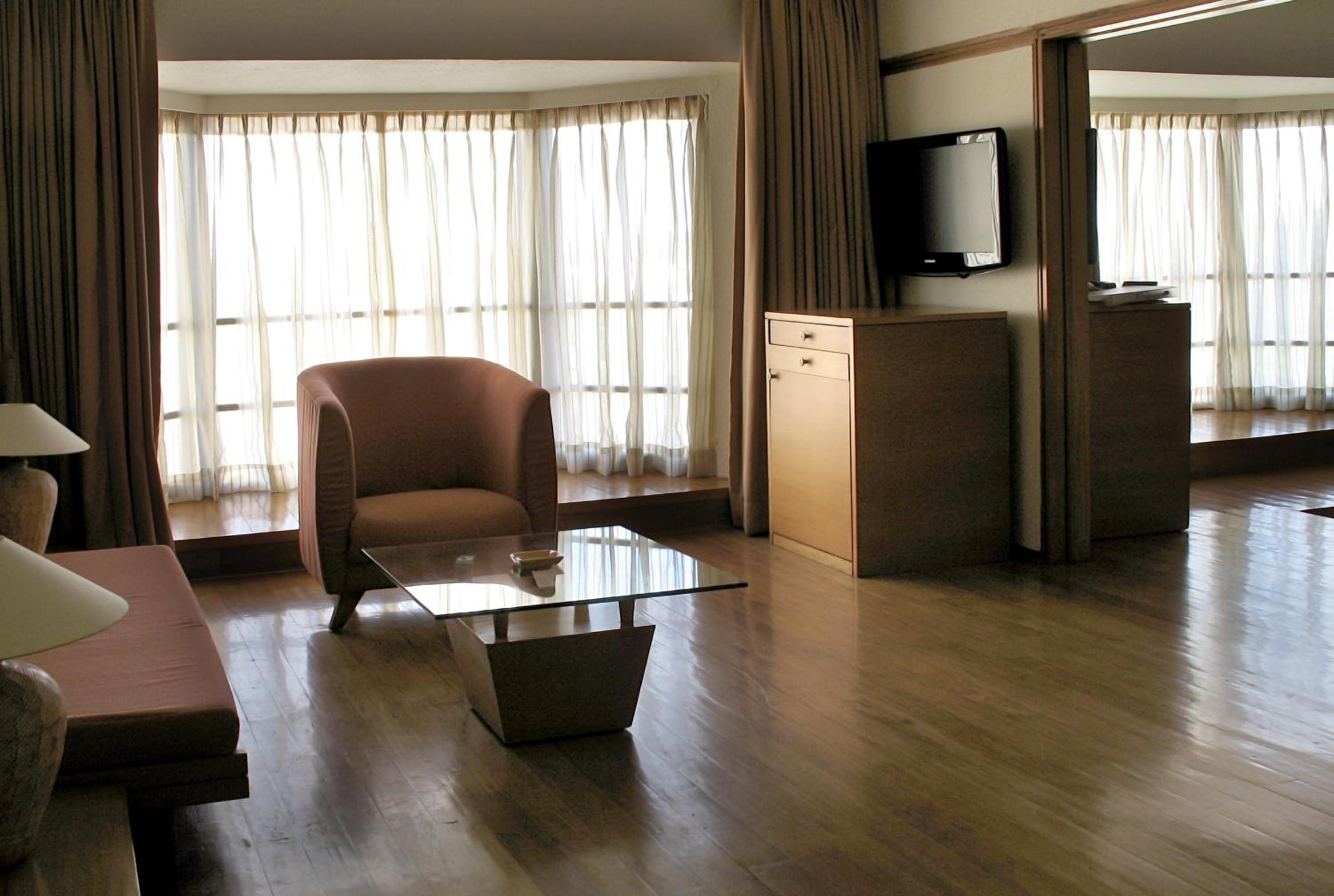 Suite Room with 20% discount on Food & Soft Beverage - Photo 4