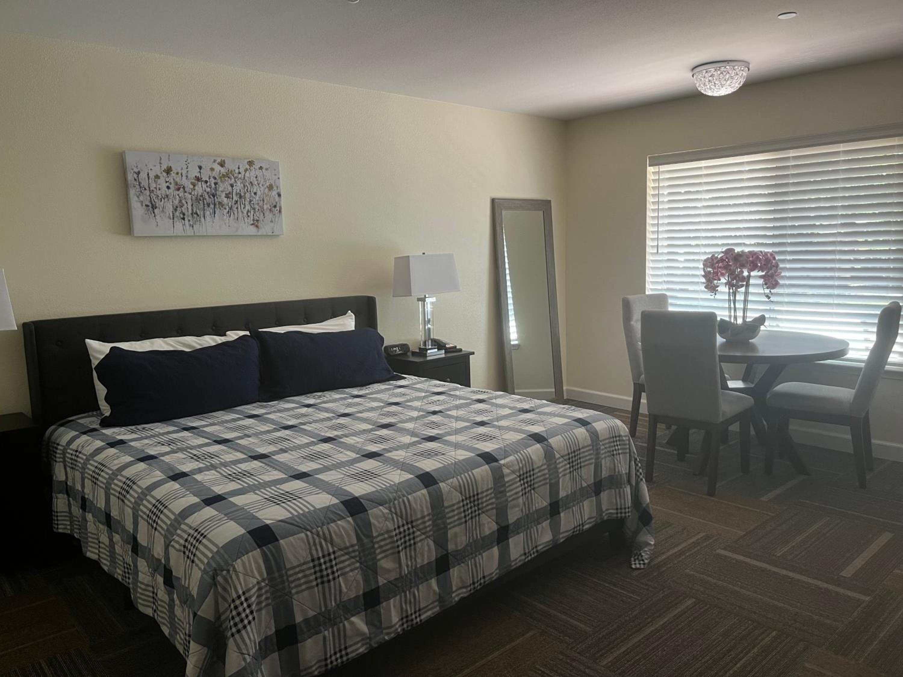 Deluxe King Suite