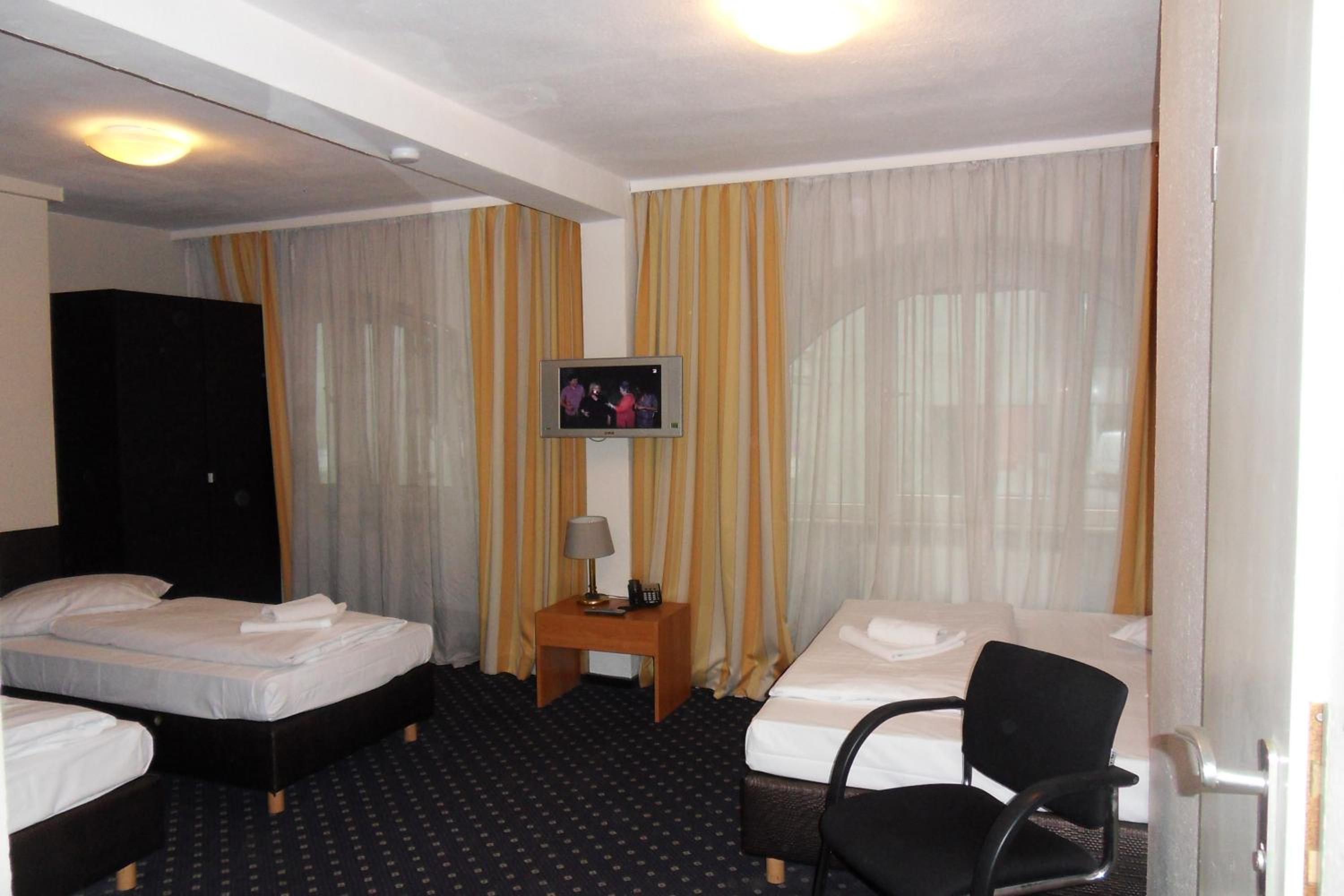 Double Room - Photo 18