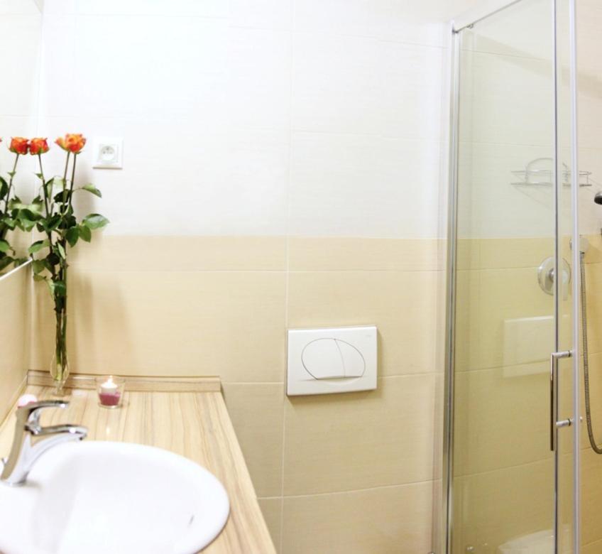 Deluxe Double Room with Shower photo 3