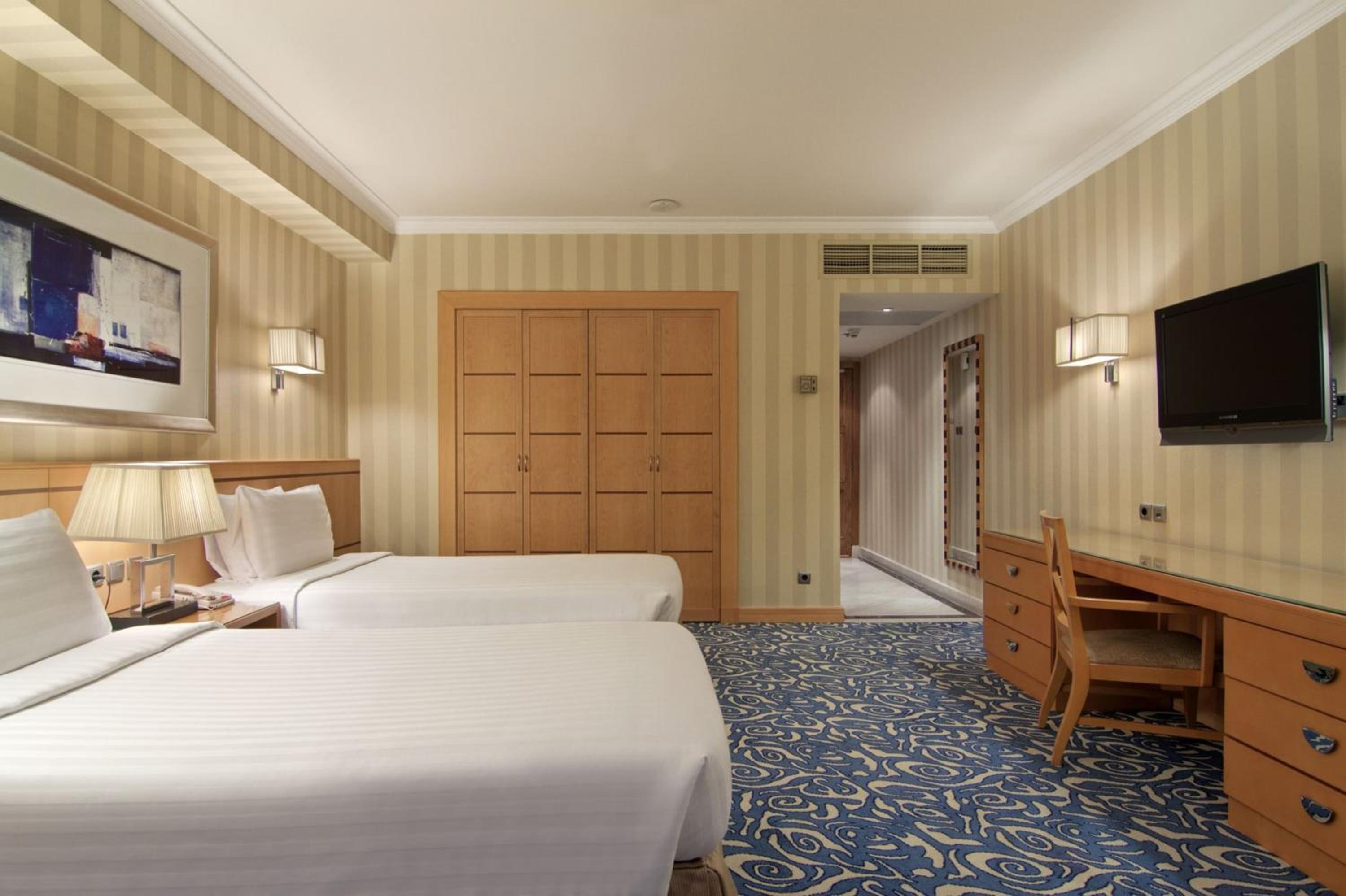 Deluxe Room Partial Haram View with Two Twin Beds - Photo 3