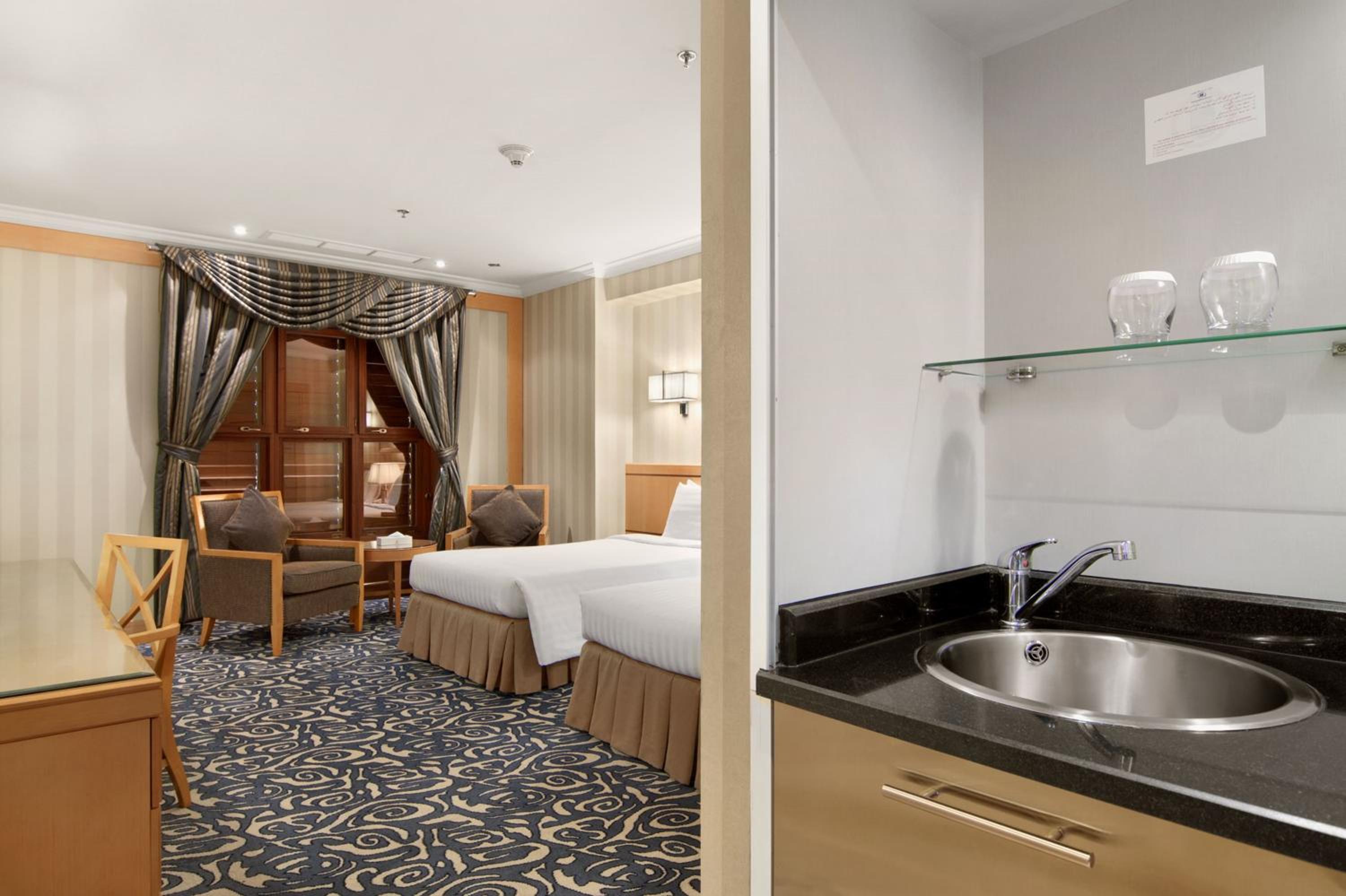 Deluxe Room Partial Haram View with Two Twin Beds