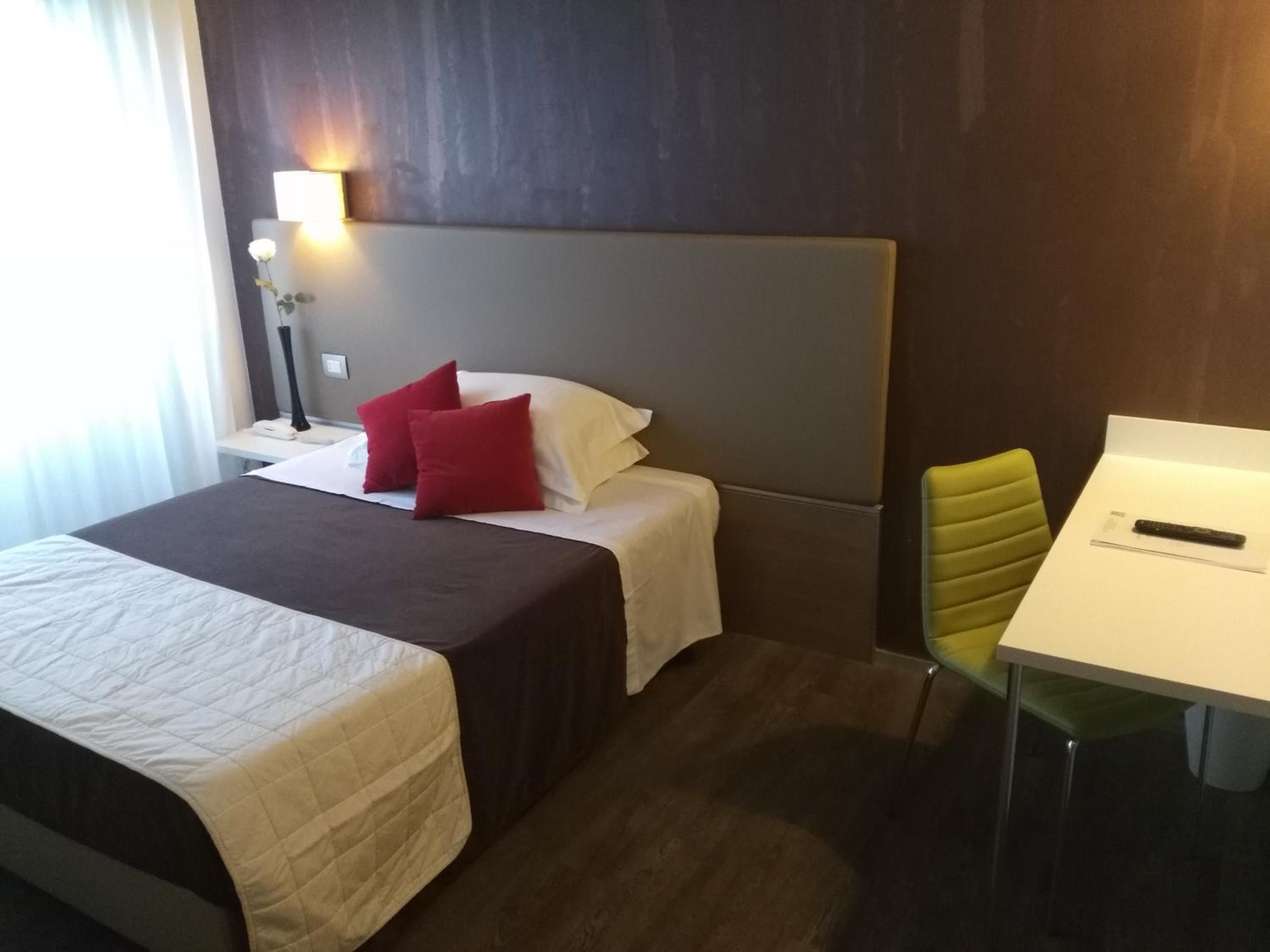 Small Double Room photo 1