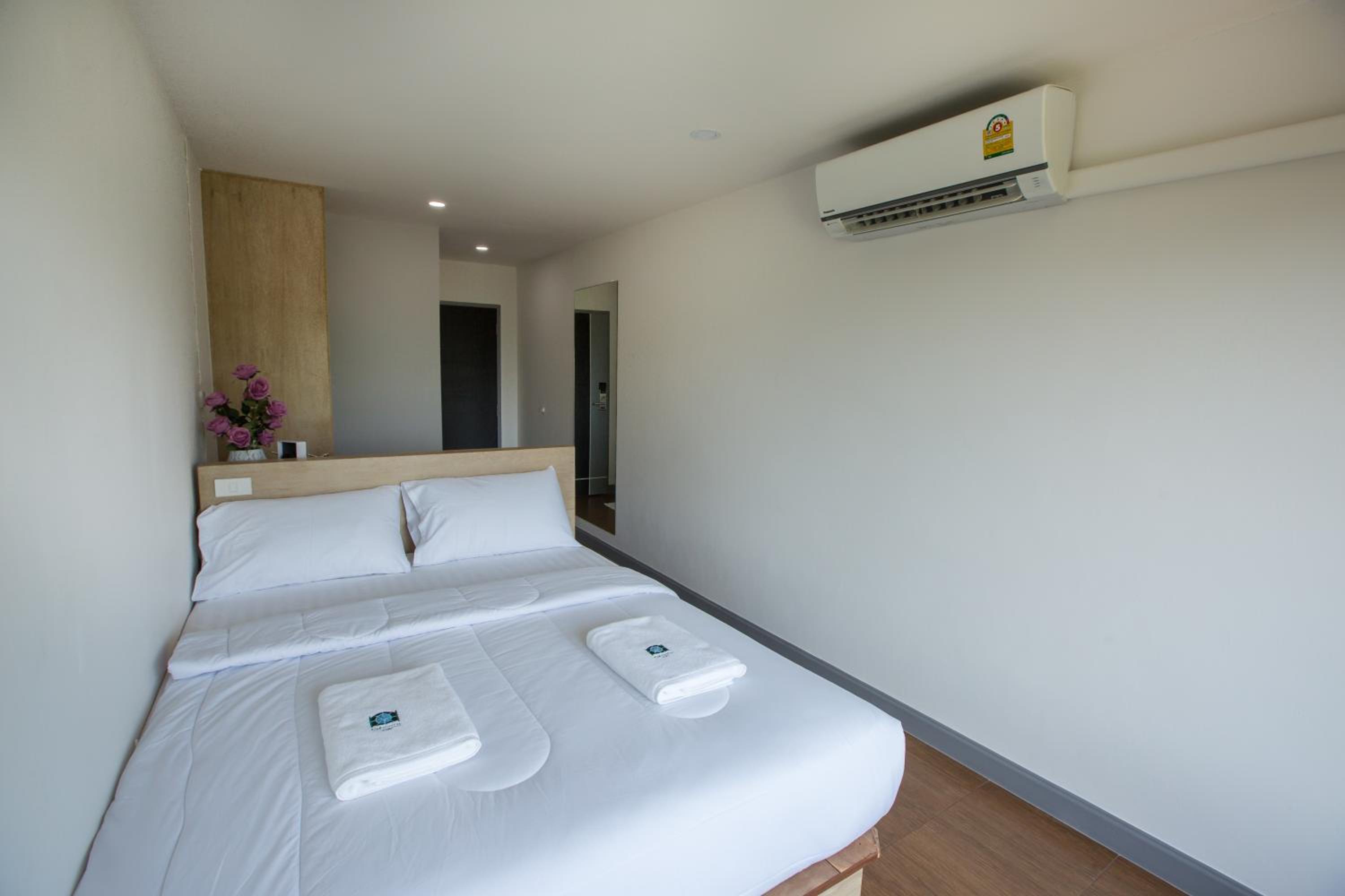 Deluxe Room With Private Bathroom photo 1