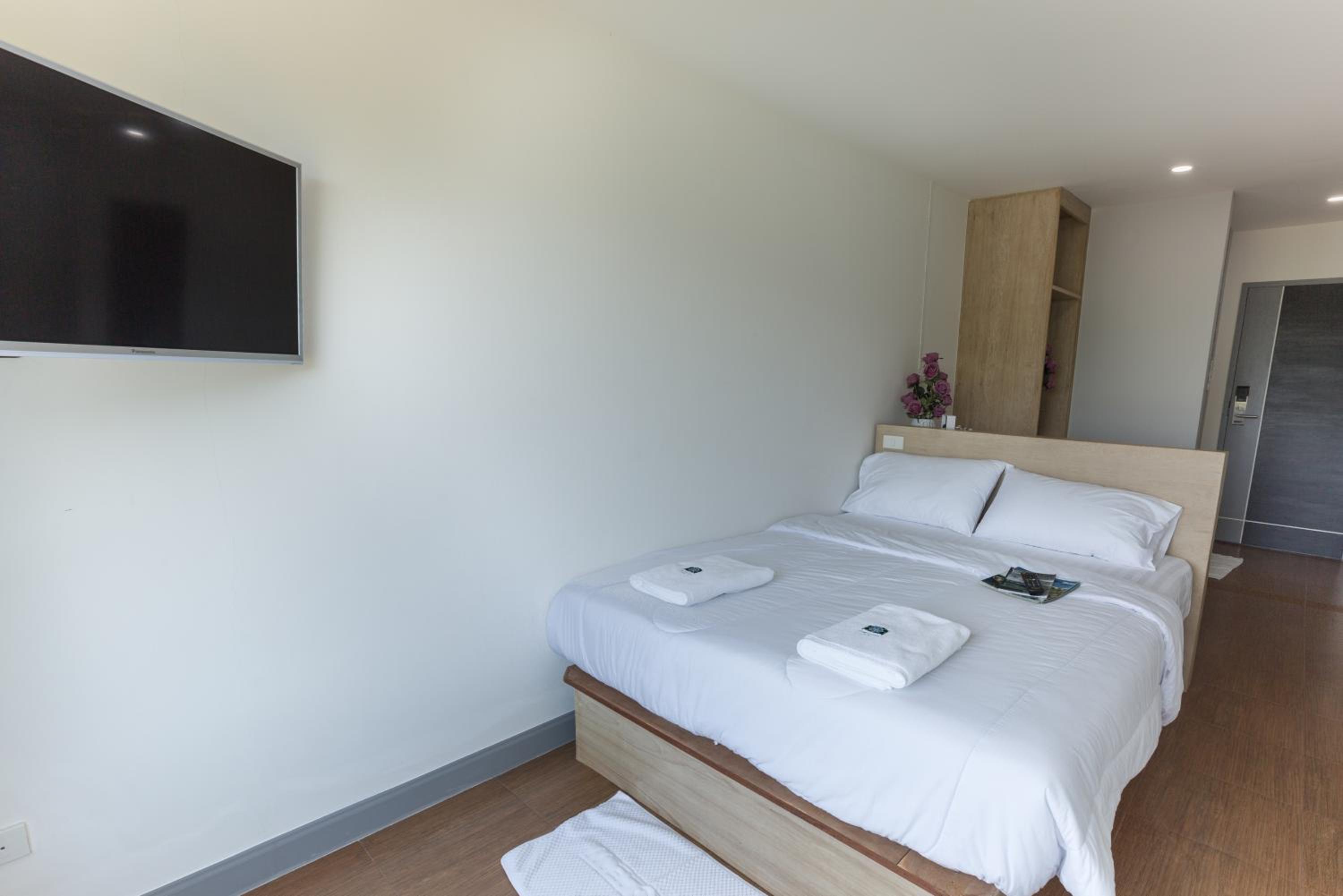 Deluxe Room With Private Bathroom photo 3