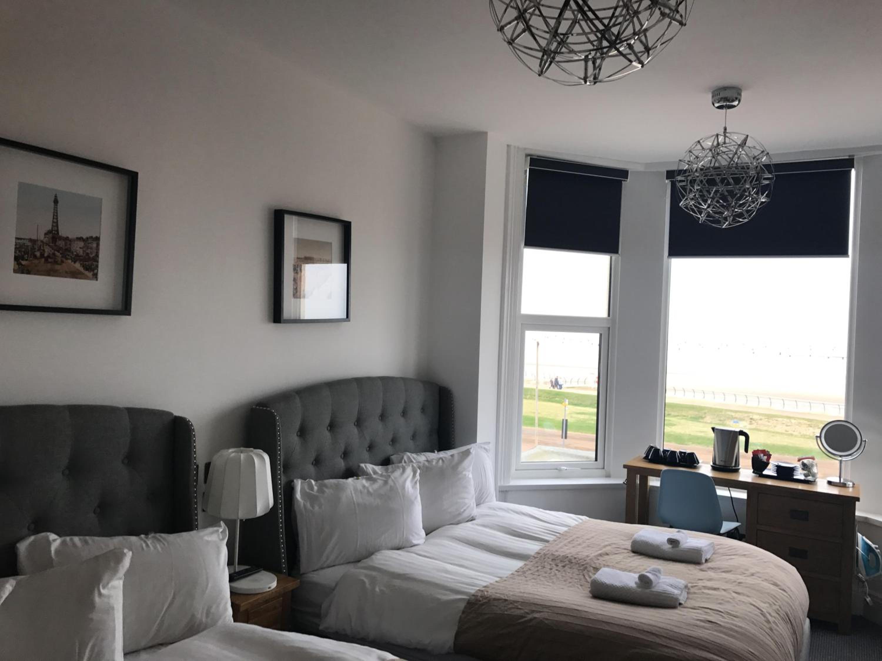 Large Sea View Family Room - Photo 8