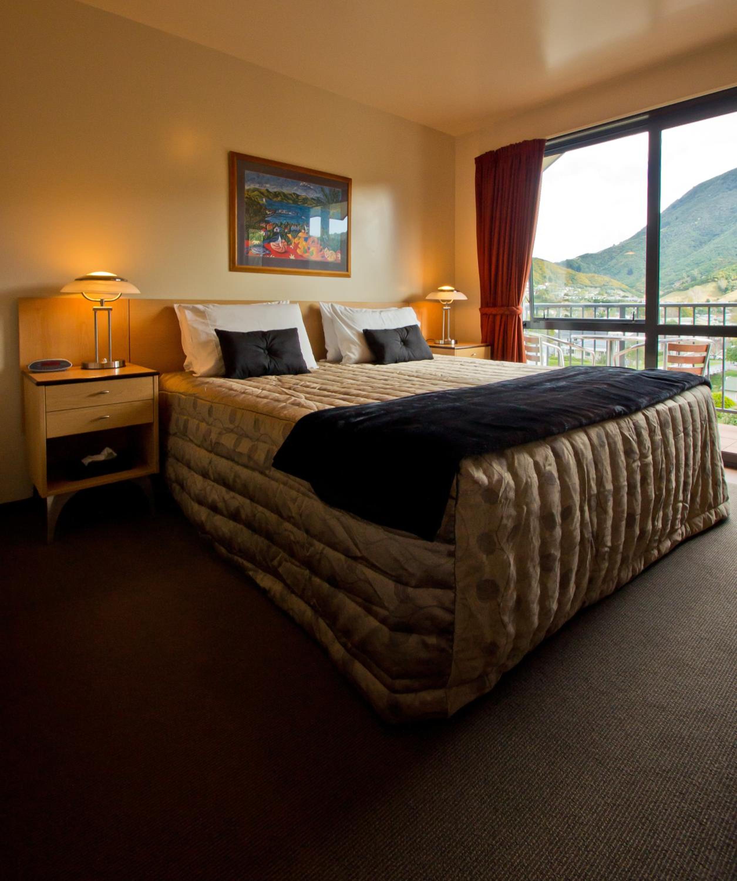 Executive One-Bedroom Apartment With Spa Bath - Photo 5