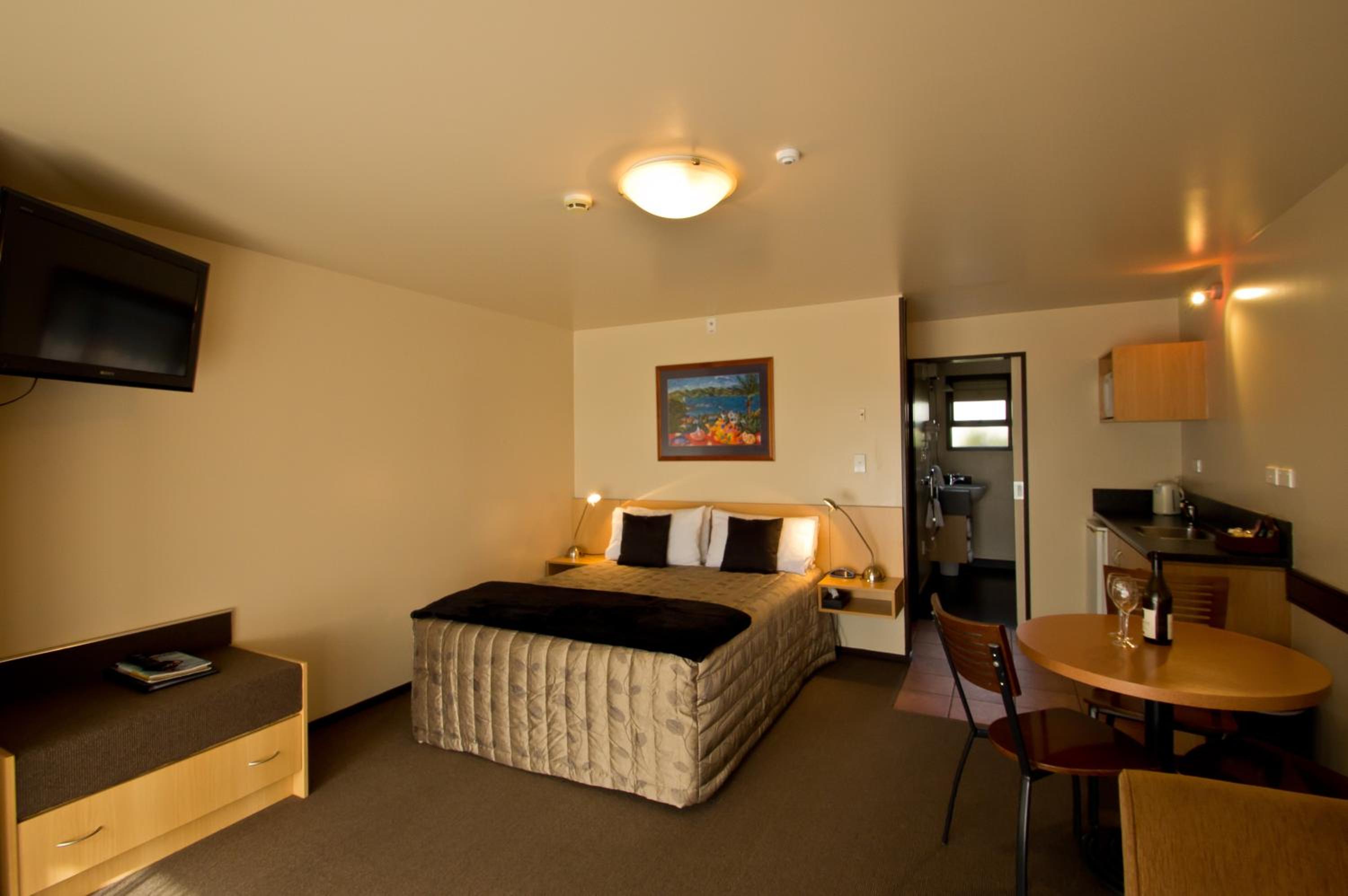 One-Bedroom Apartment - Photo 4