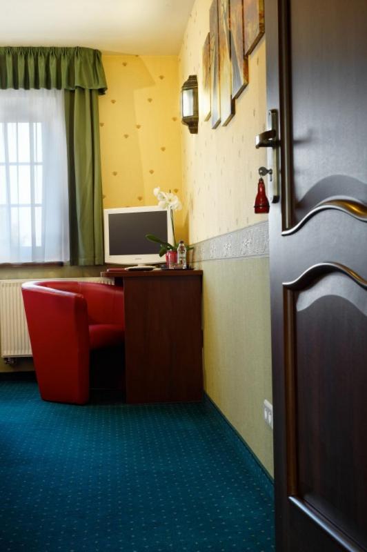 Single Room with Bathroom photo 1