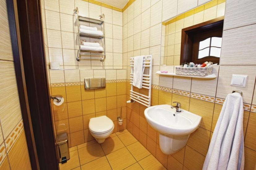Twin Room with Bathroom photo 3