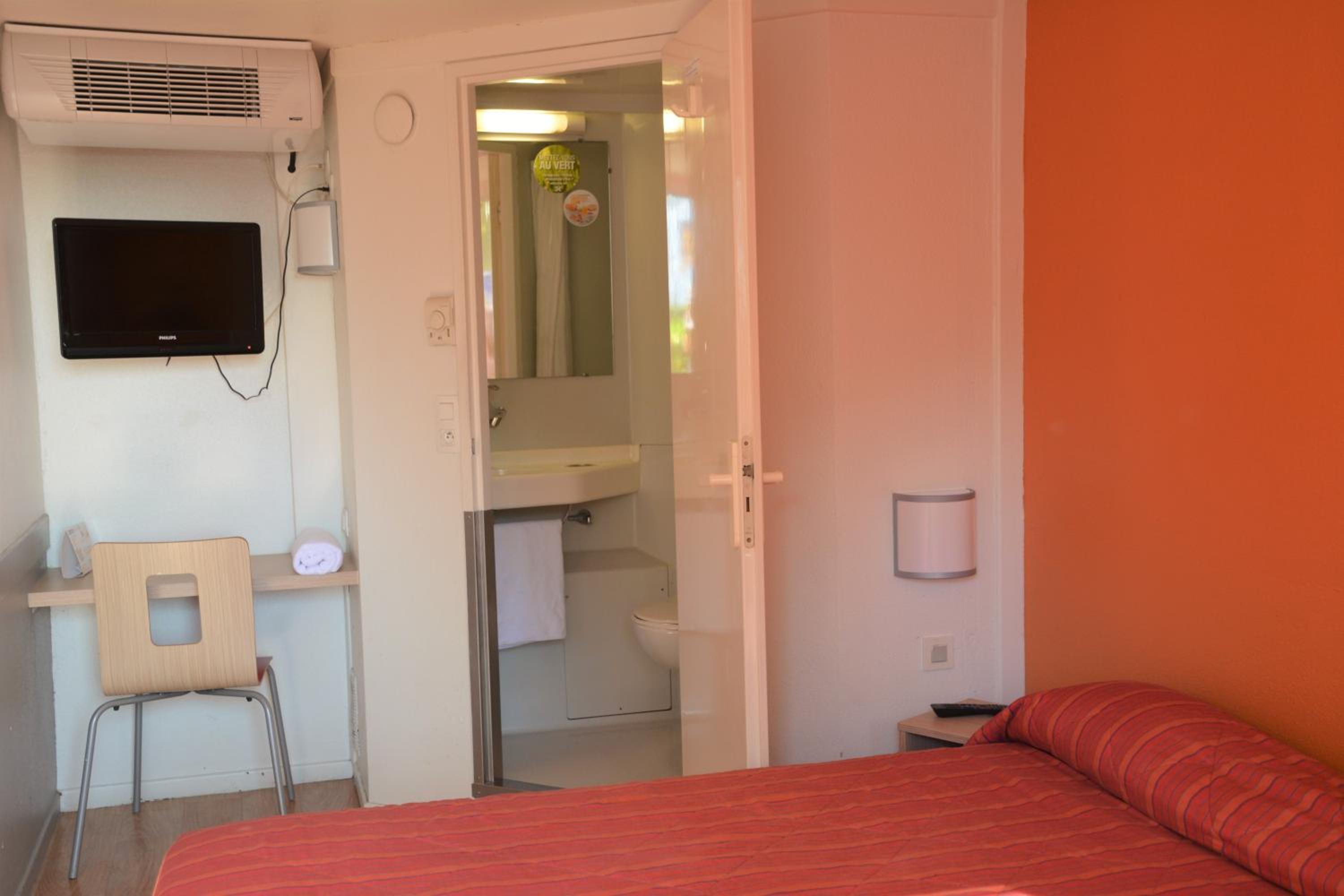 Standard Queen Room - Photo 2
