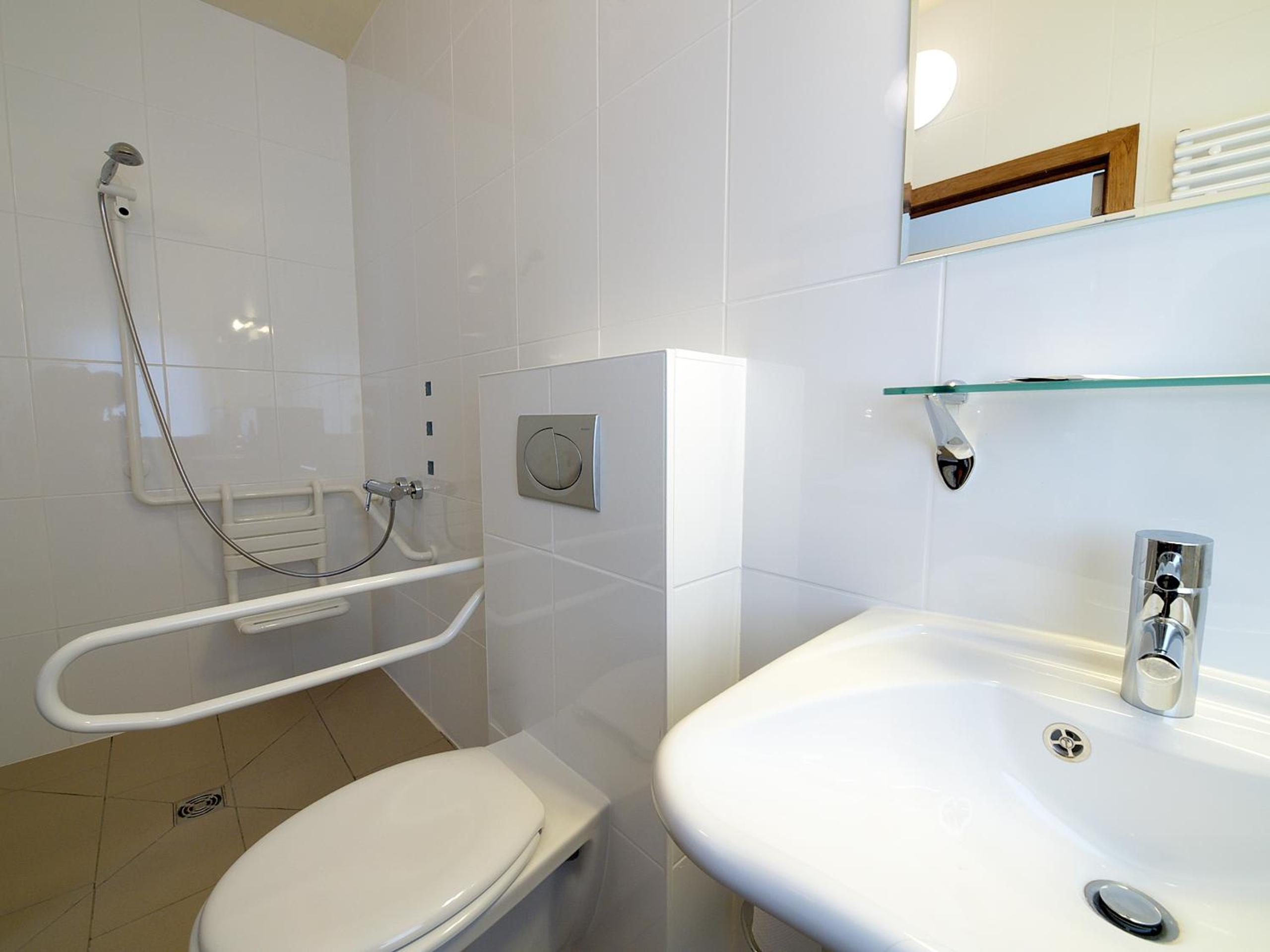 Queen Suite - Disability Access photo 2