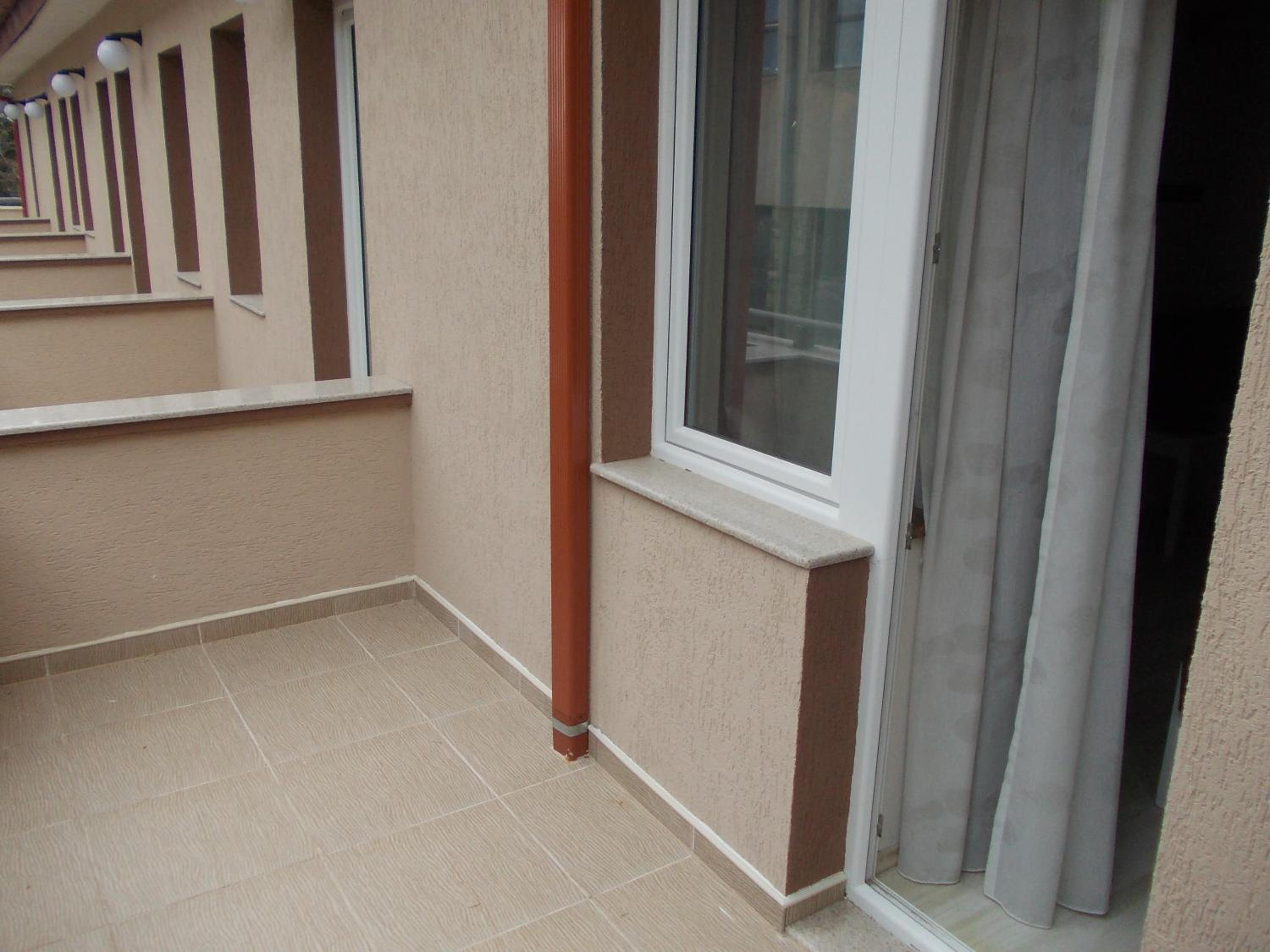 Studio with Balcony - Photo 7