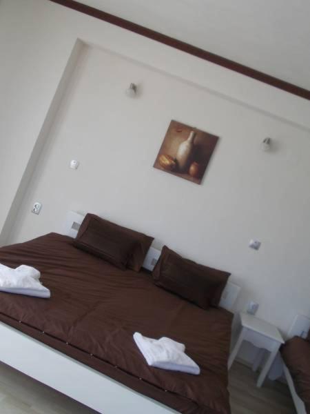 Double Room - Photo 10