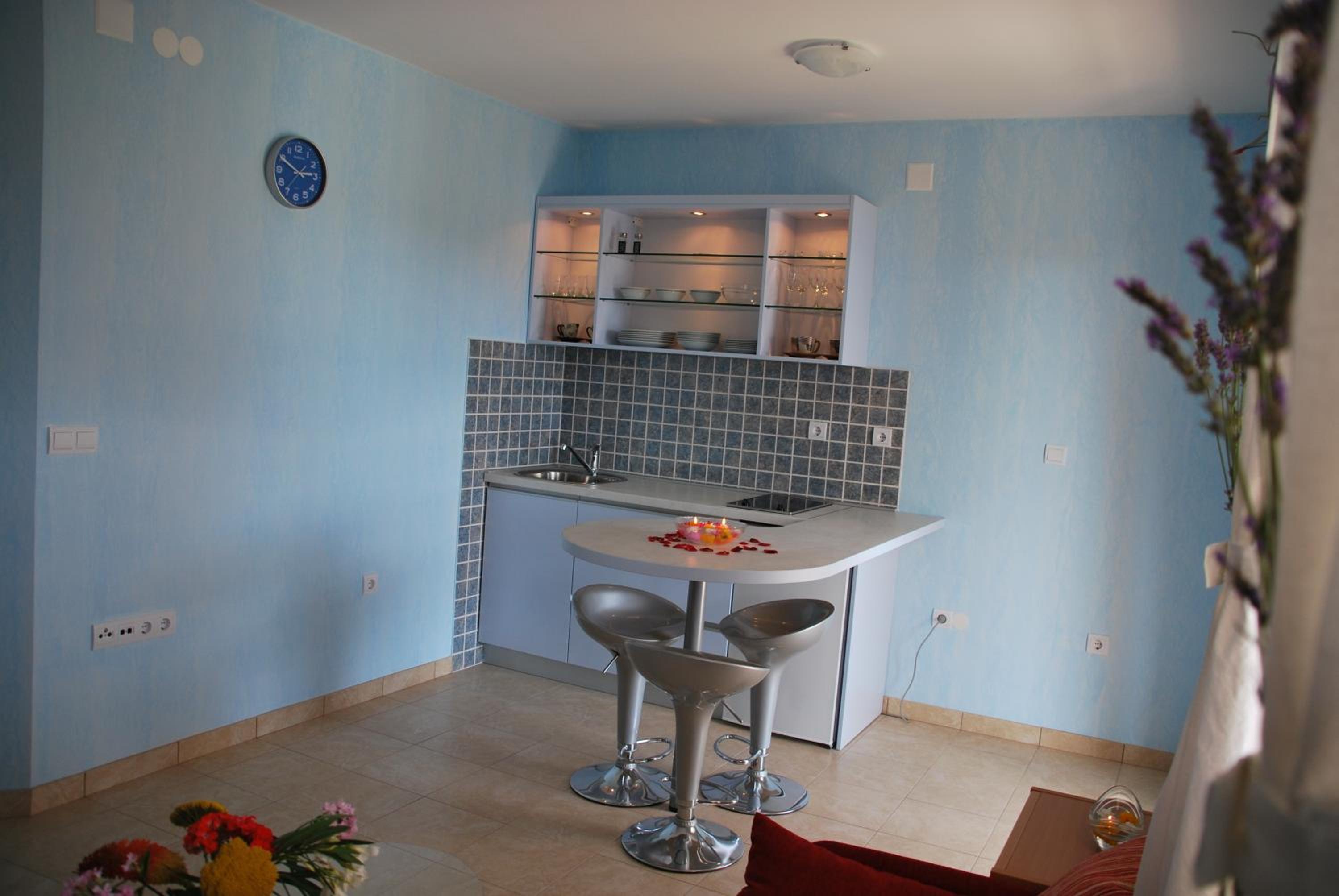Apartment with Sea View - Photo 4