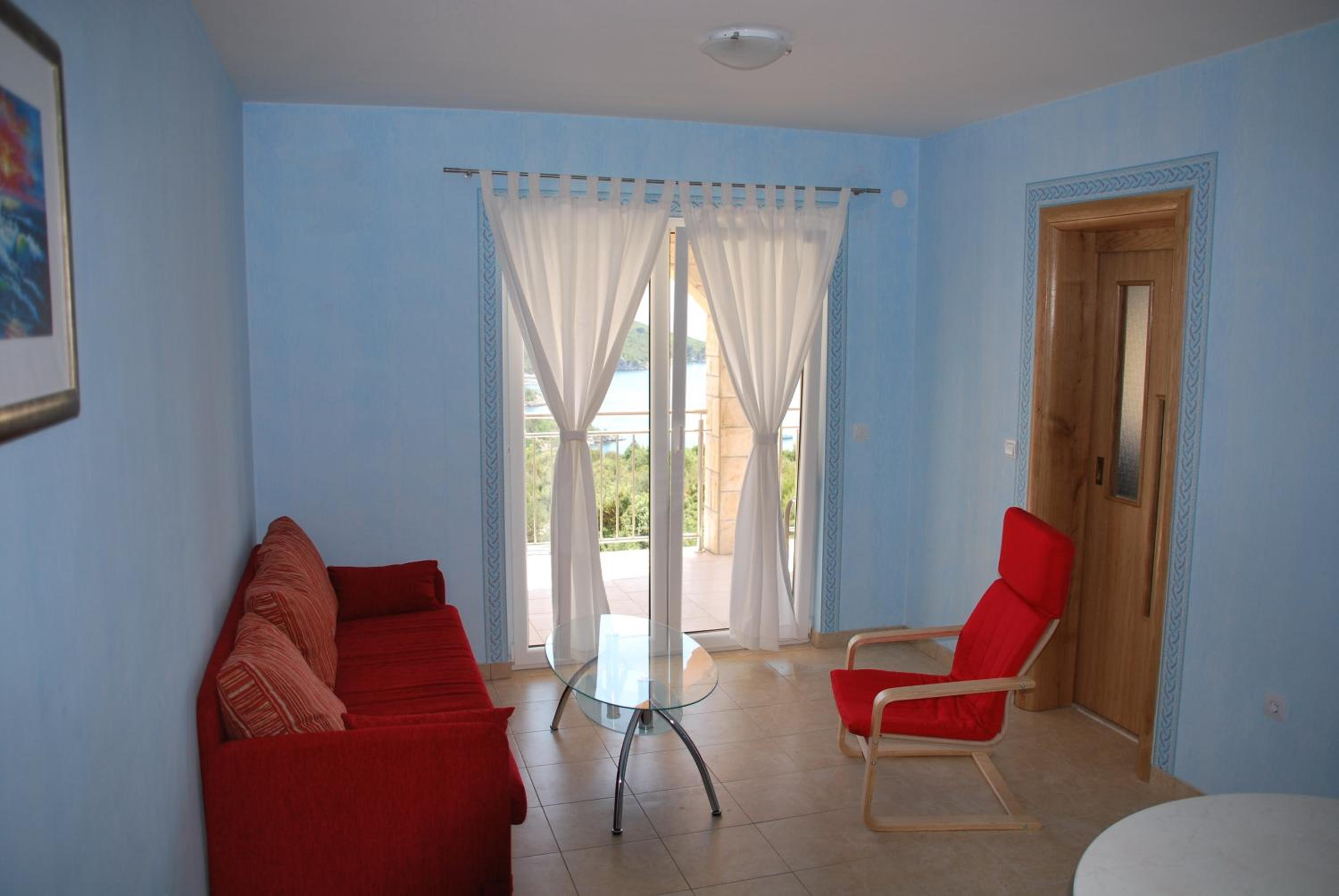 Apartment with Balcony - Photo 11