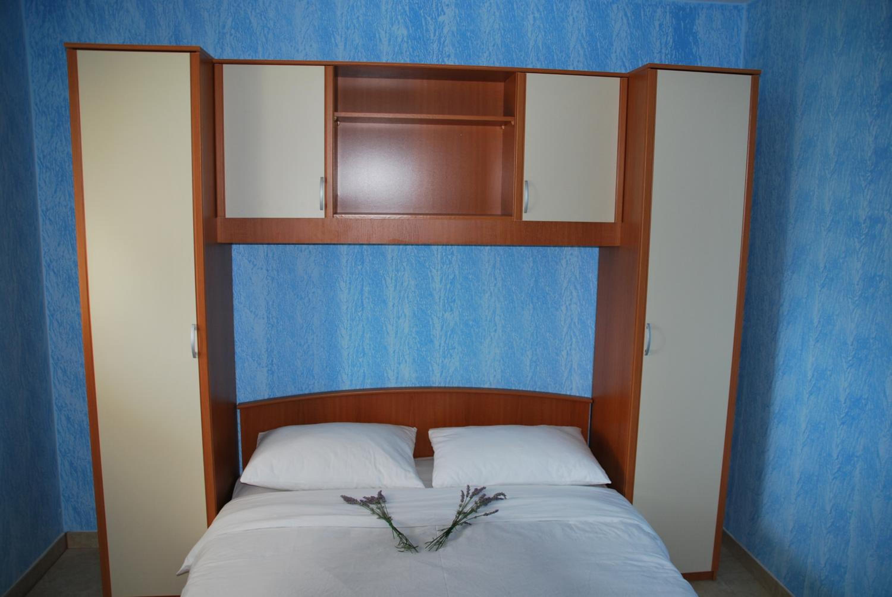 Apartment with Balcony - Photo 12