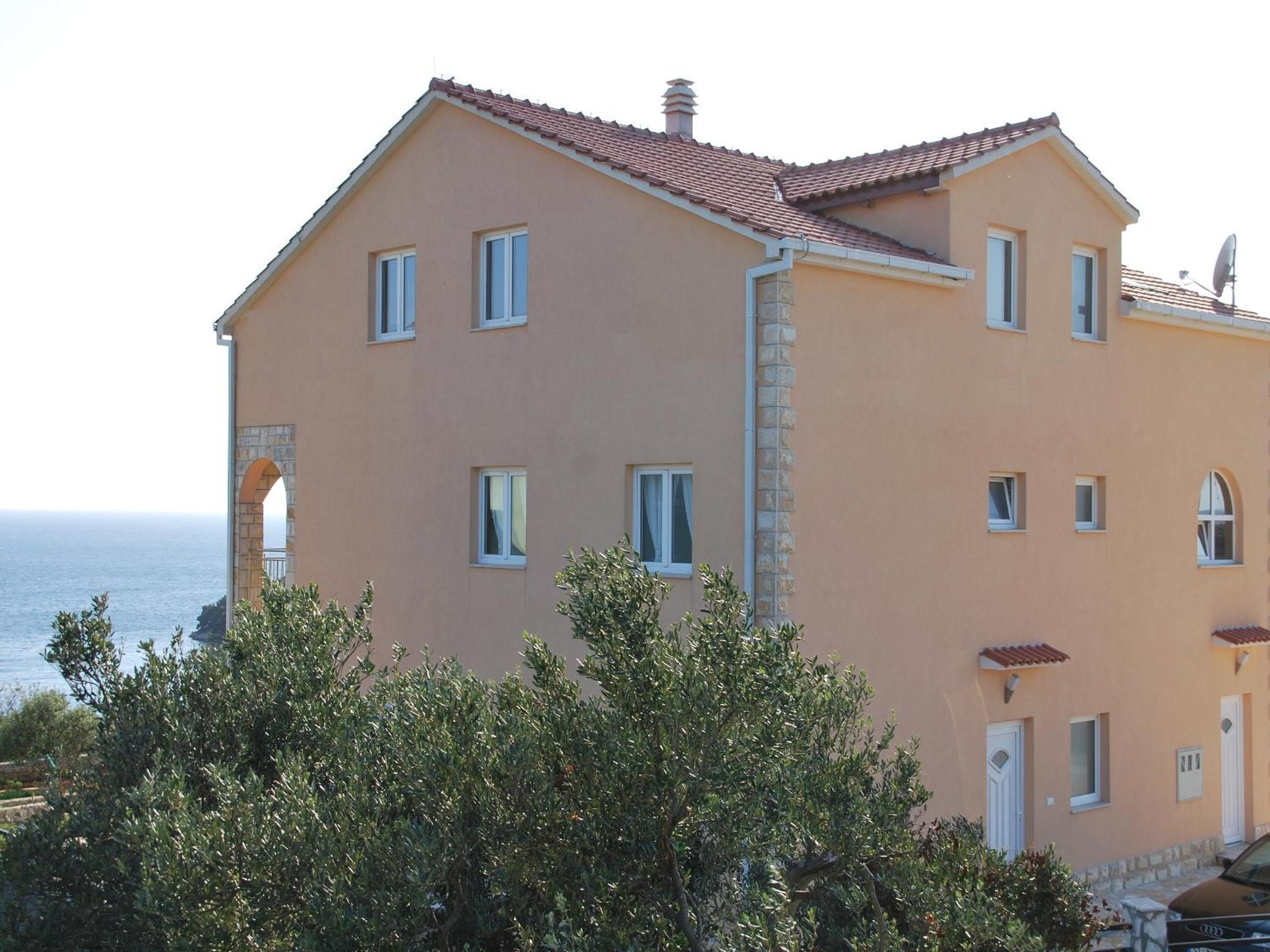 Apartment with Balcony - Photo 8