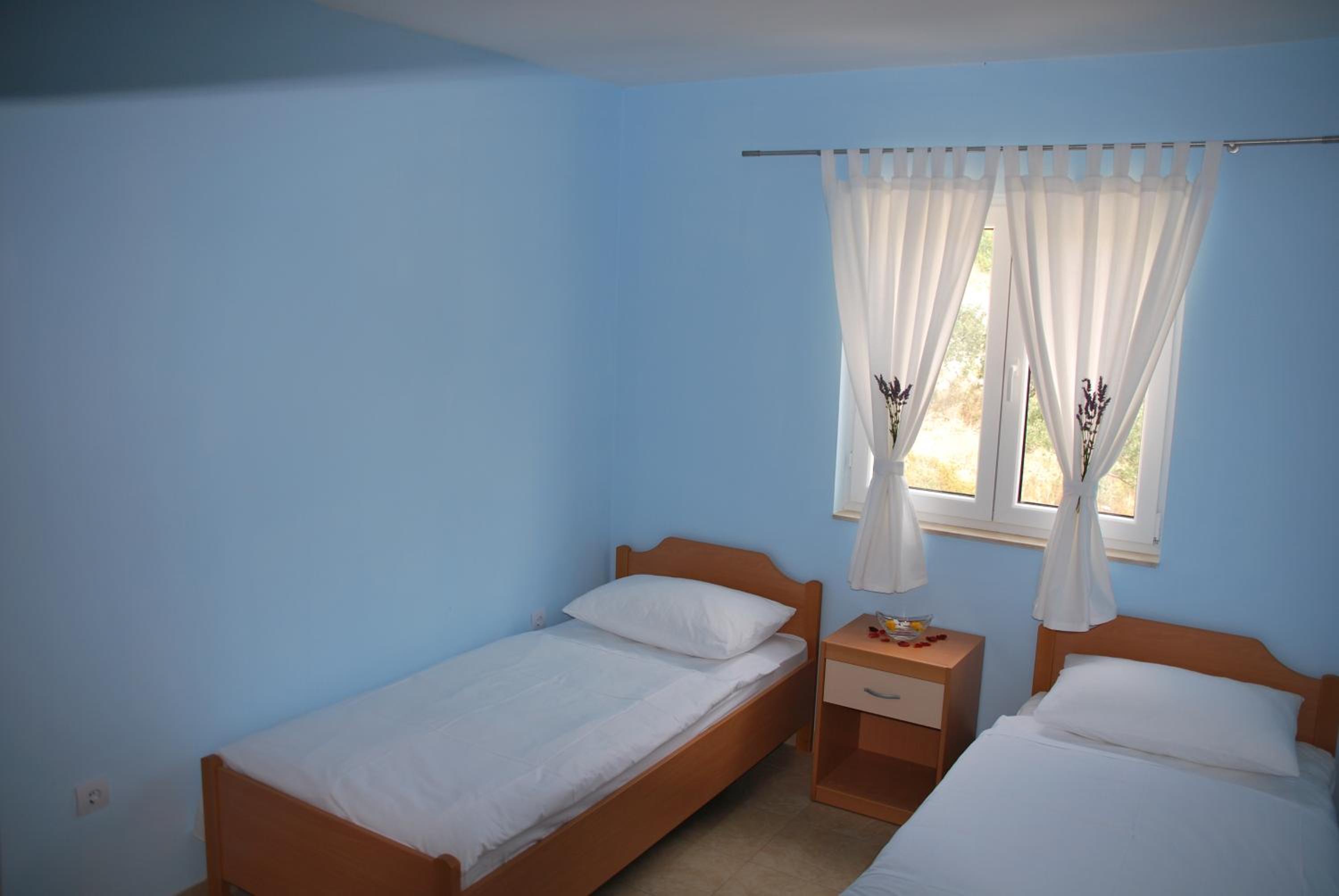 Apartment with Sea View - Photo 7