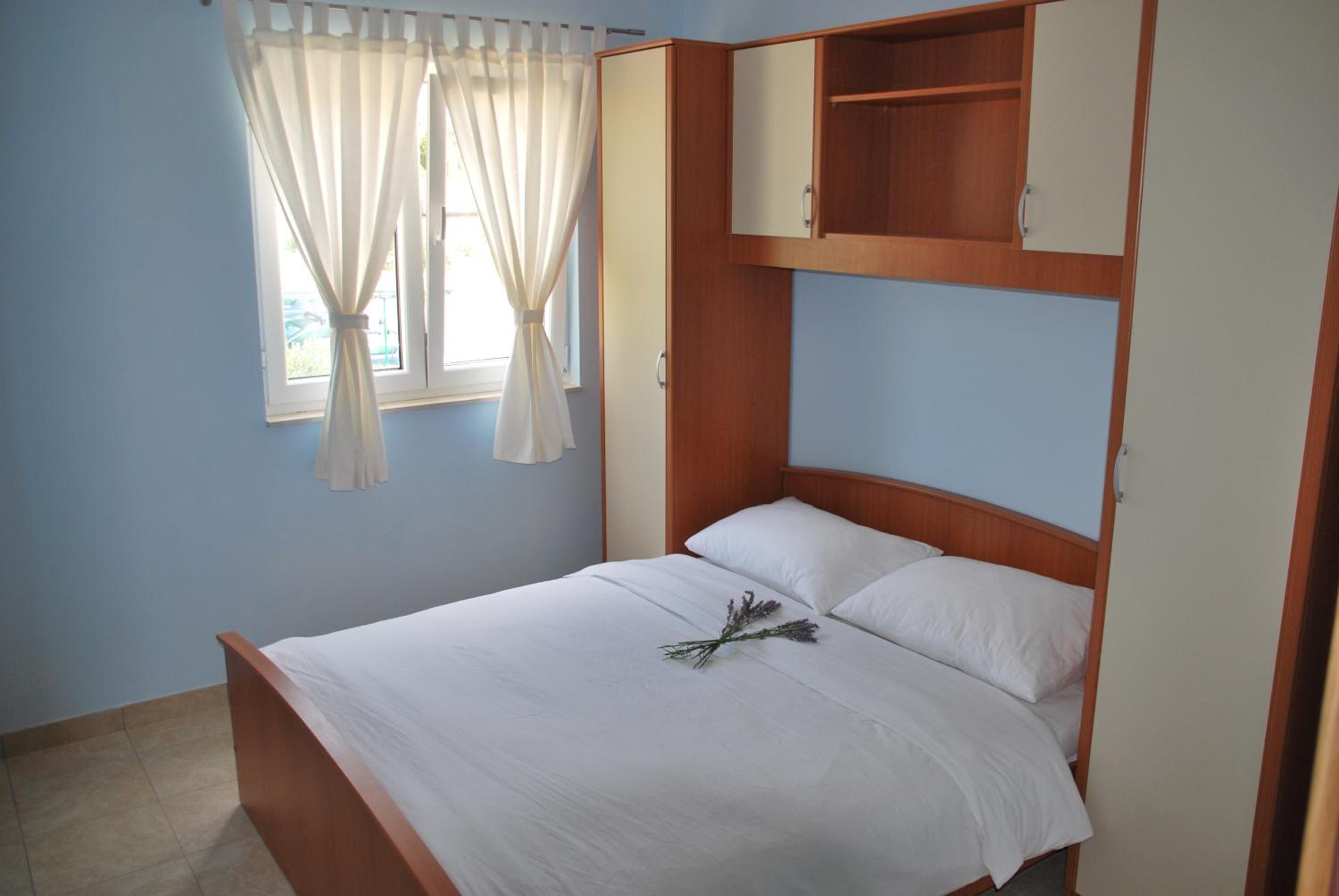 Apartment with Sea View - Photo 8