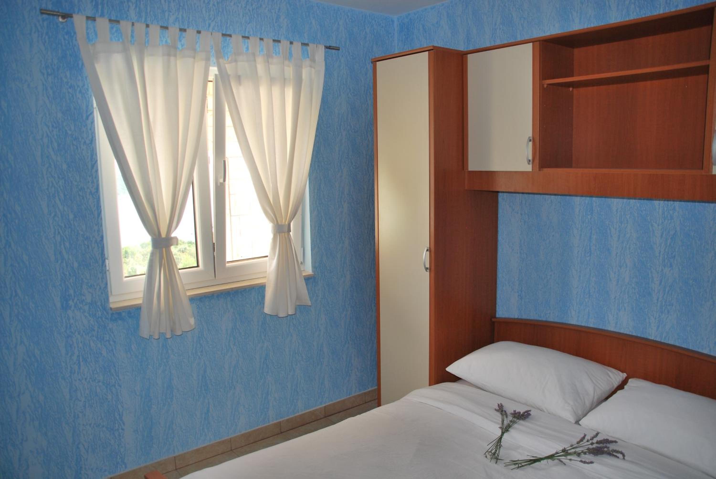 Apartment with Balcony - Photo 7