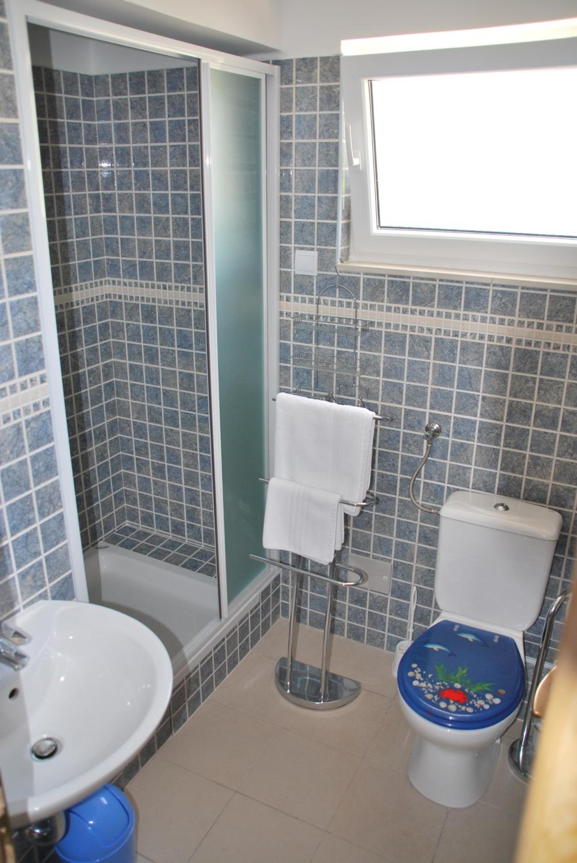 Apartment with Sea View - Photo 9