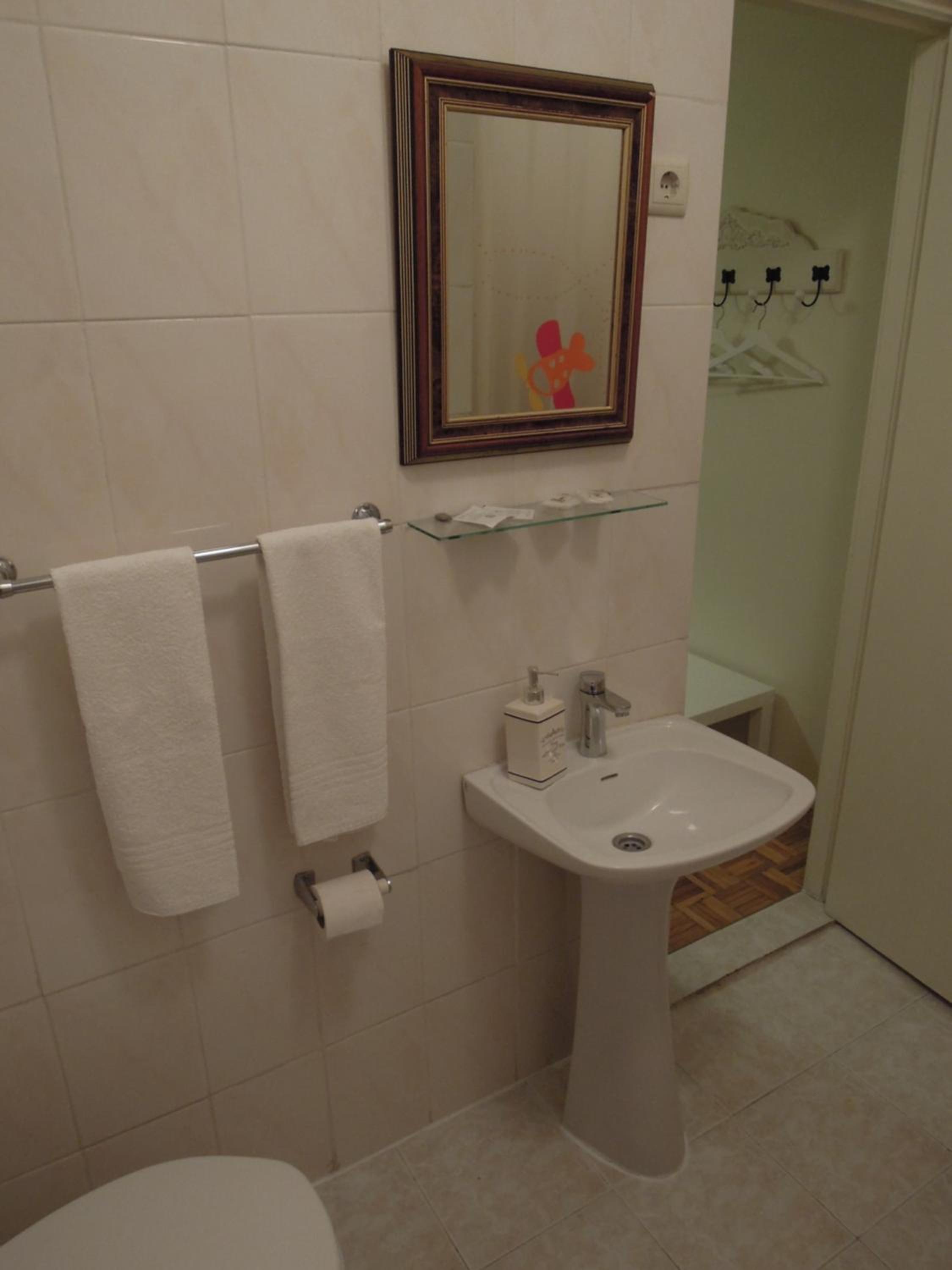 Double or Twin Room - Photo 3