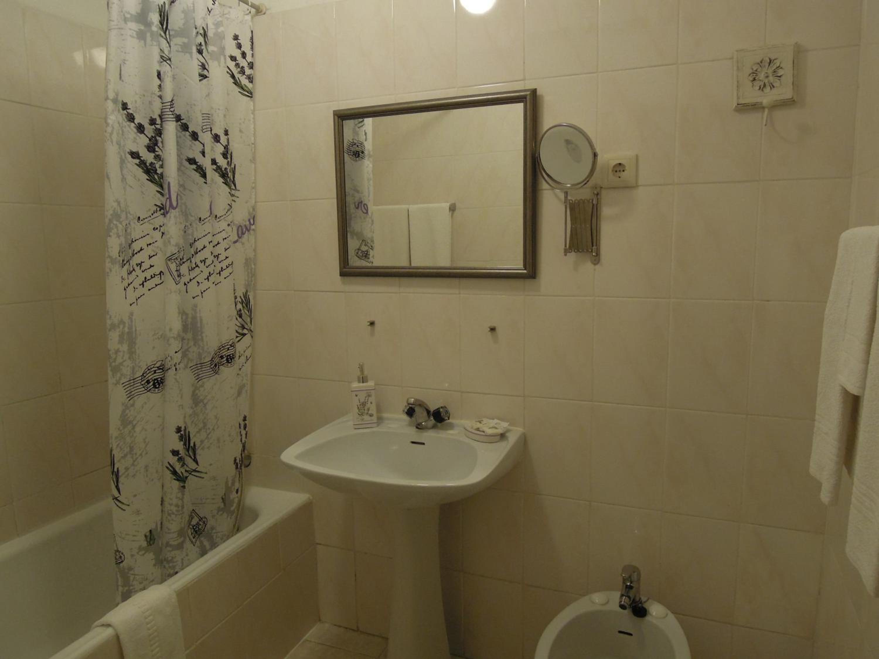 Double Room - Photo 3