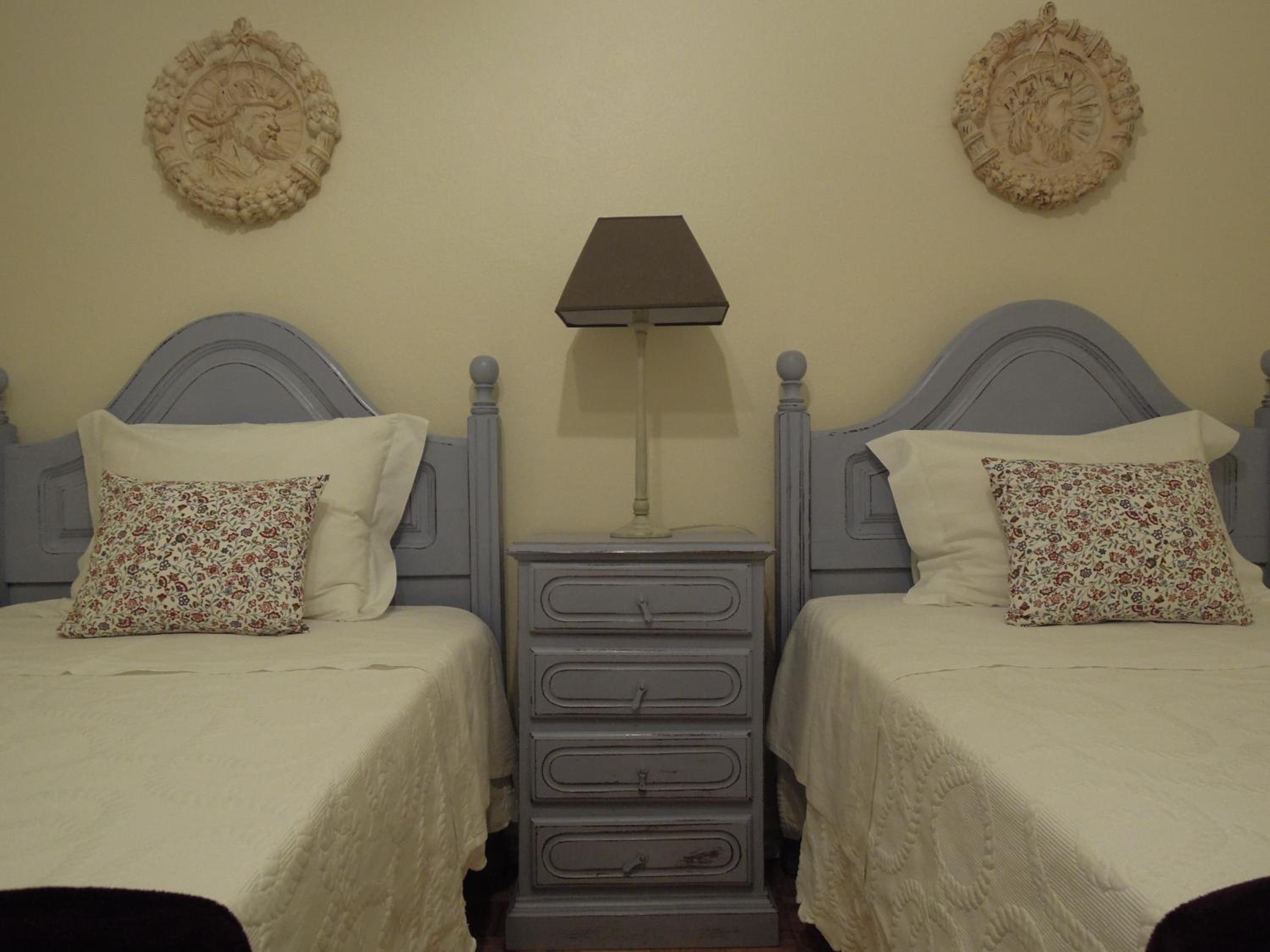 Standard Double or Twin Room - Photo 9