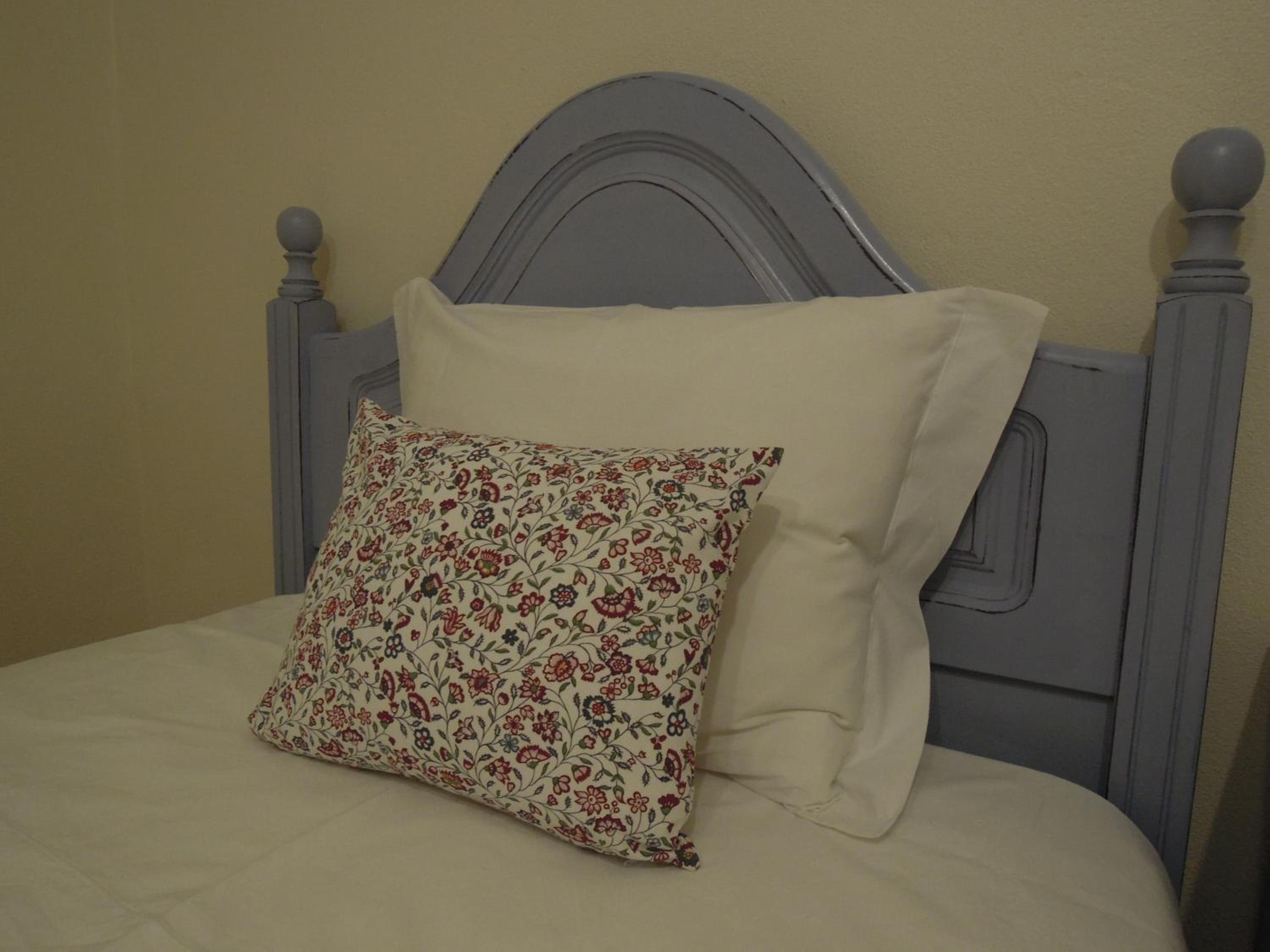 Standard Double or Twin Room - Photo 8