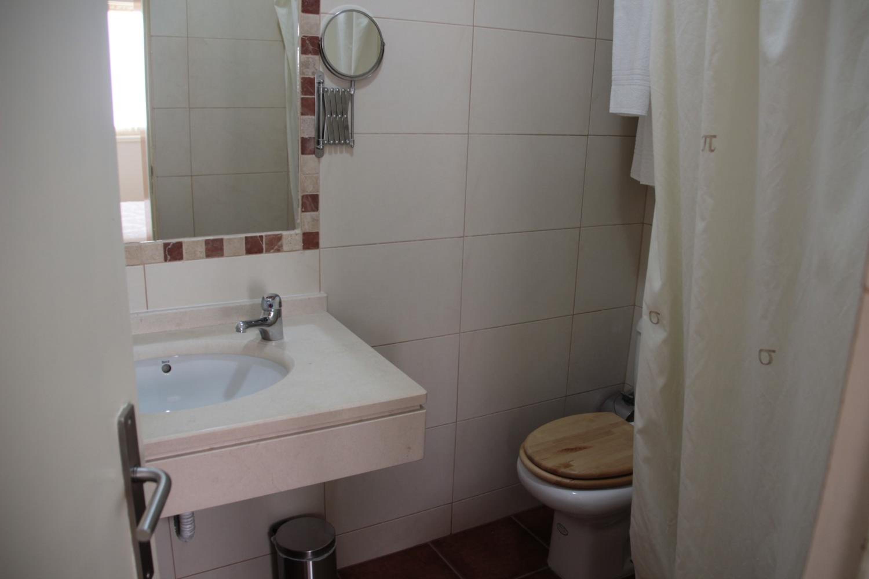 Deluxe Double Room with Balcony - Photo 5