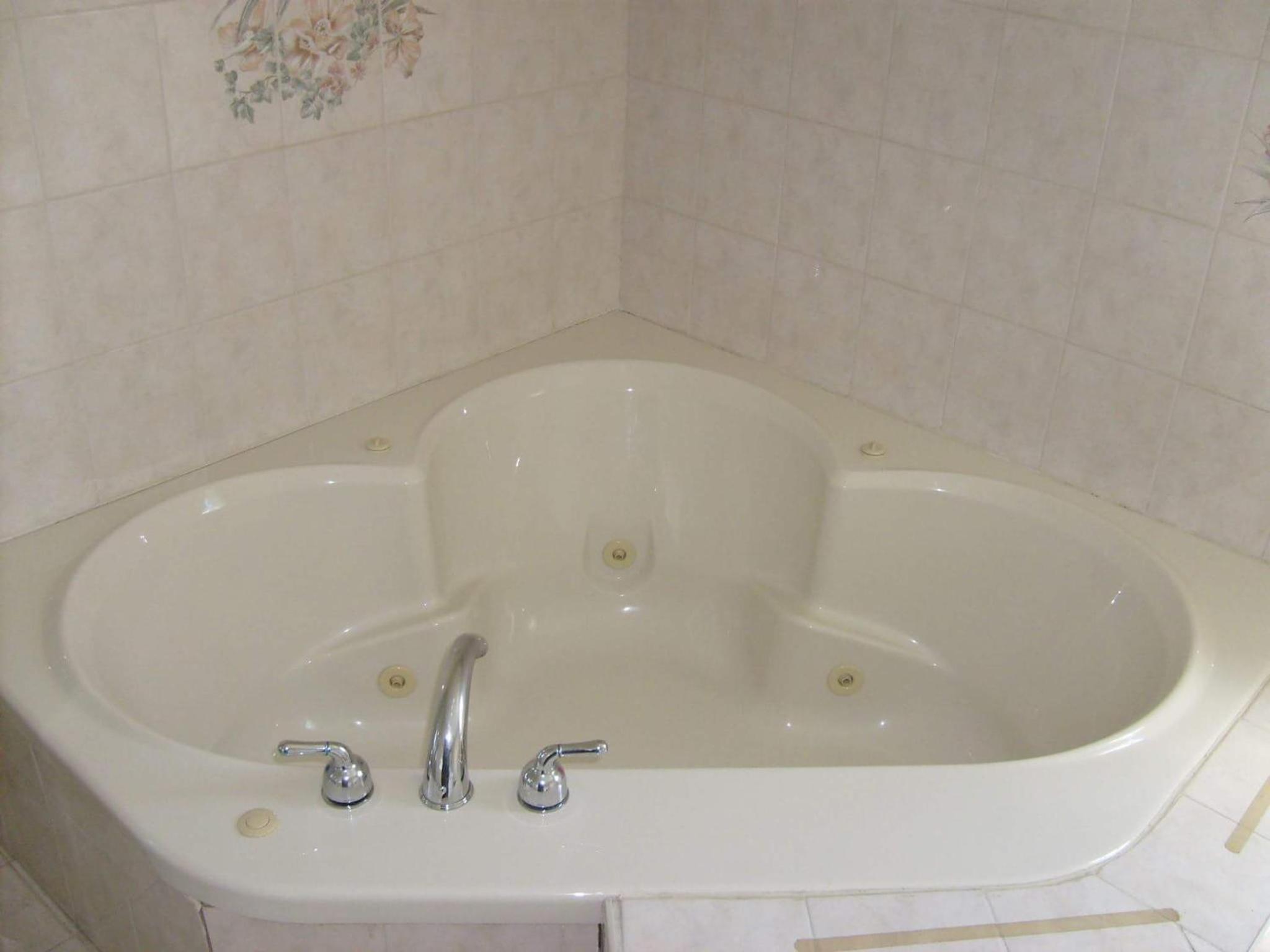 King Suite with Spa Bath photo 3