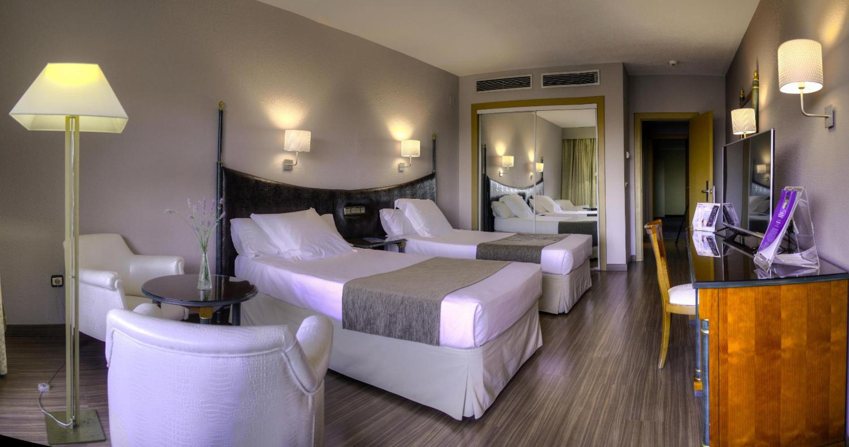 Twin Room - Photo 5