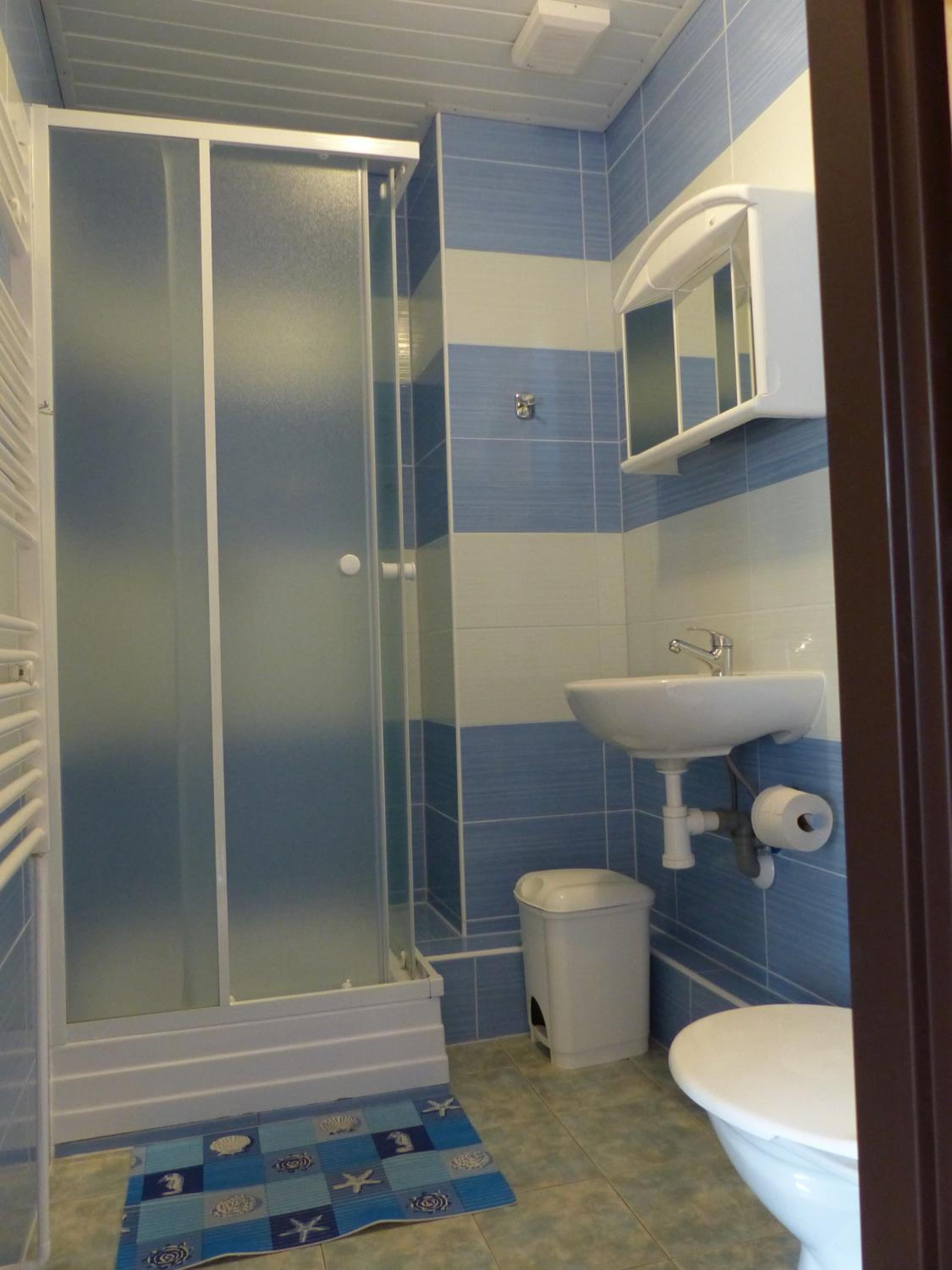 Quadruple Room with Private Bathroom photo 3