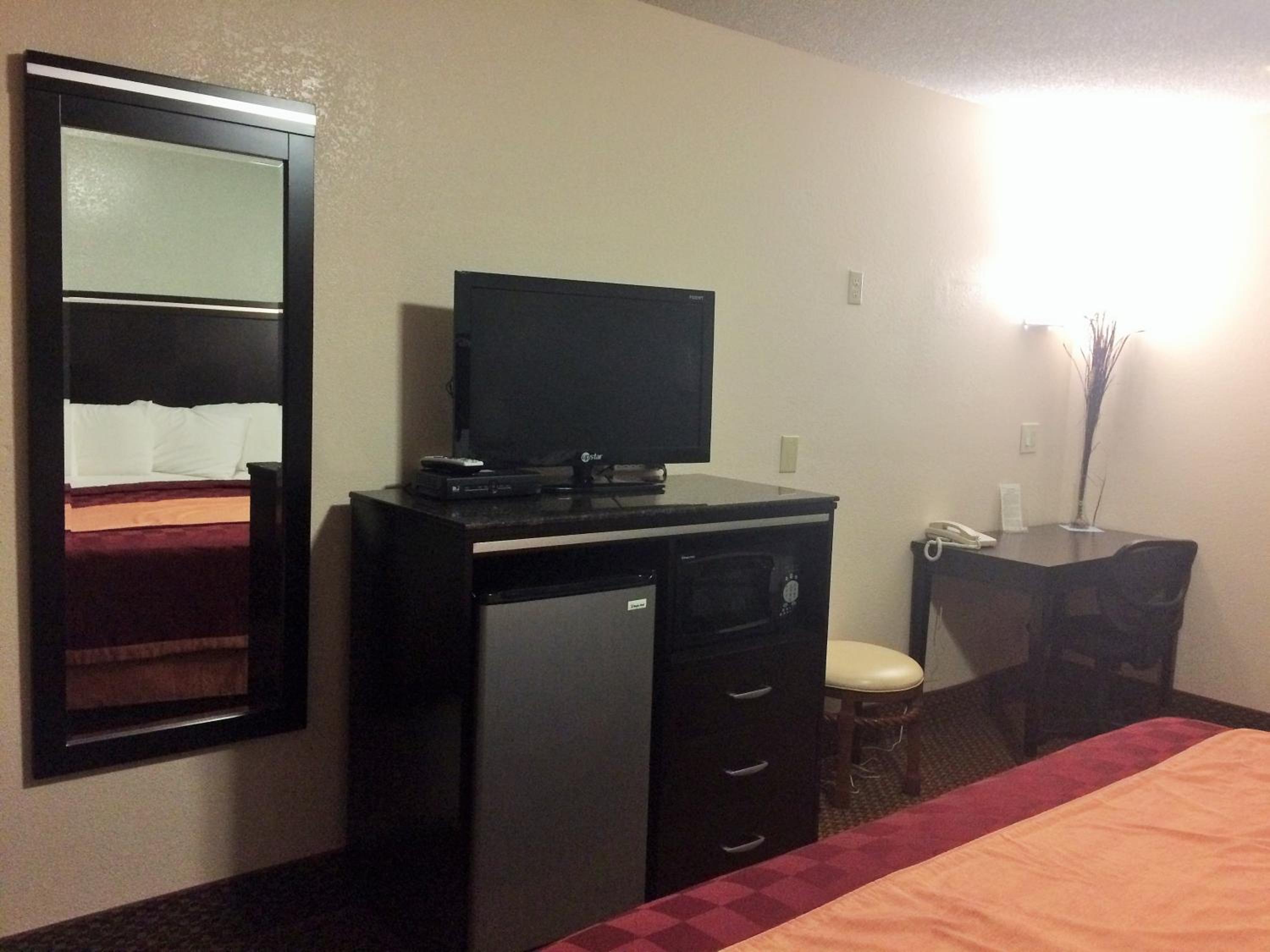 King Room - Non-Smoking - Photo 1