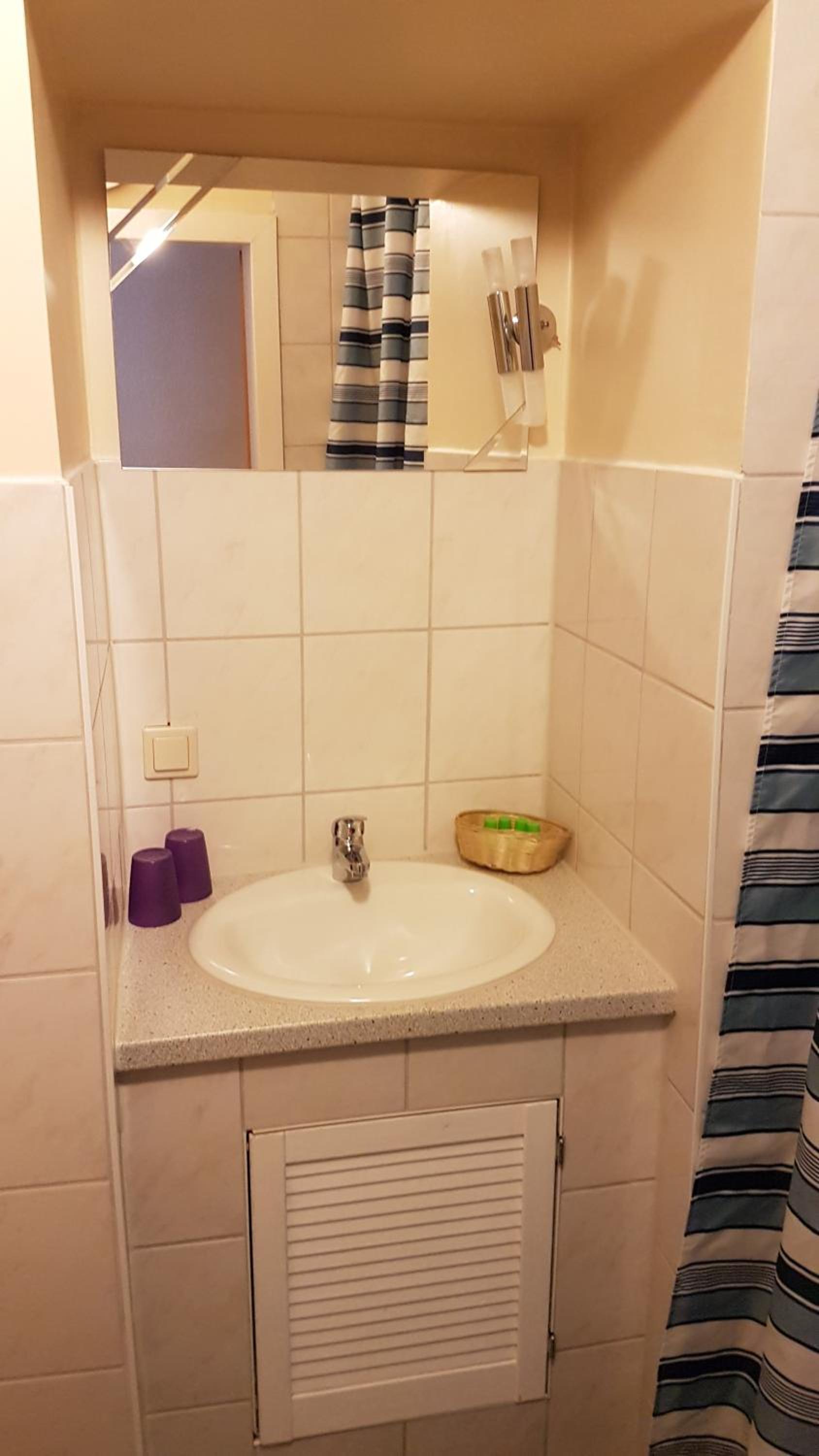 Double or Twin Room - Photo 10