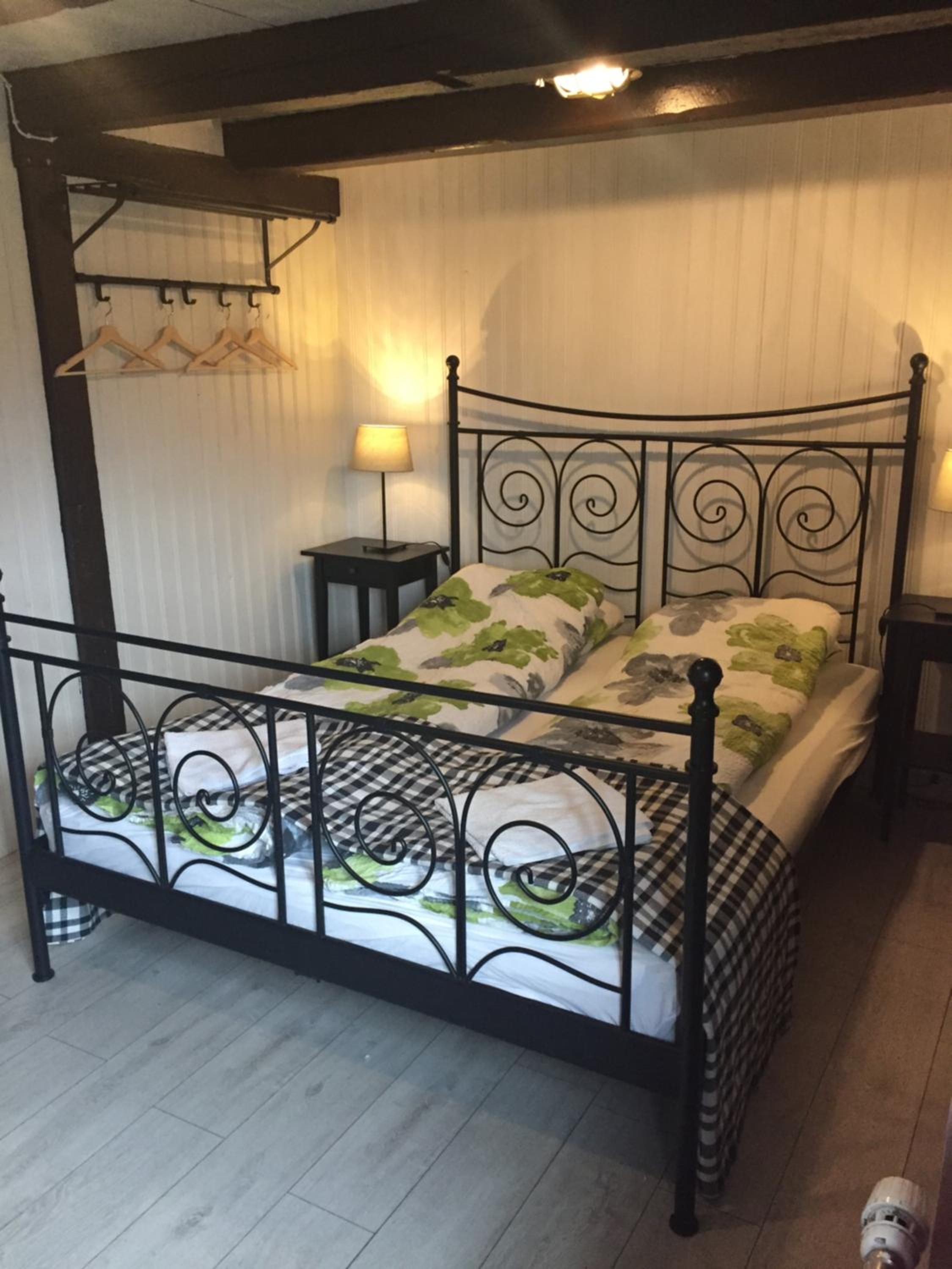 Double or Twin Room with Shared Bathroom -  Lower ground  photo 3