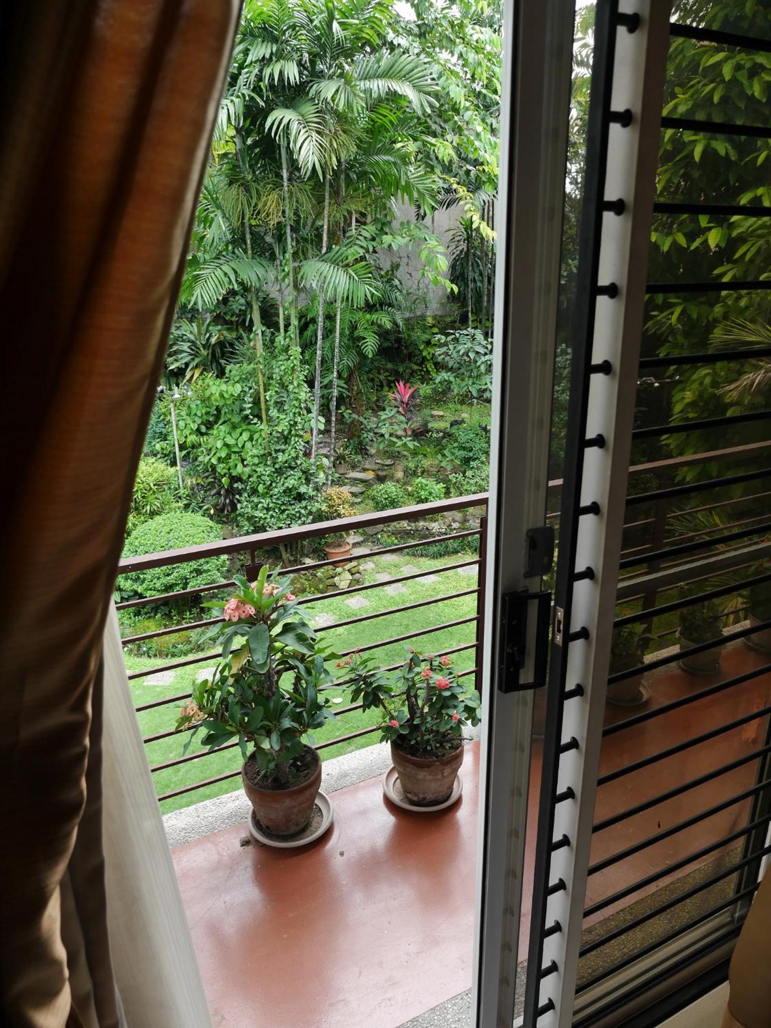 Deluxe Double Room with Balcony - Photo 17