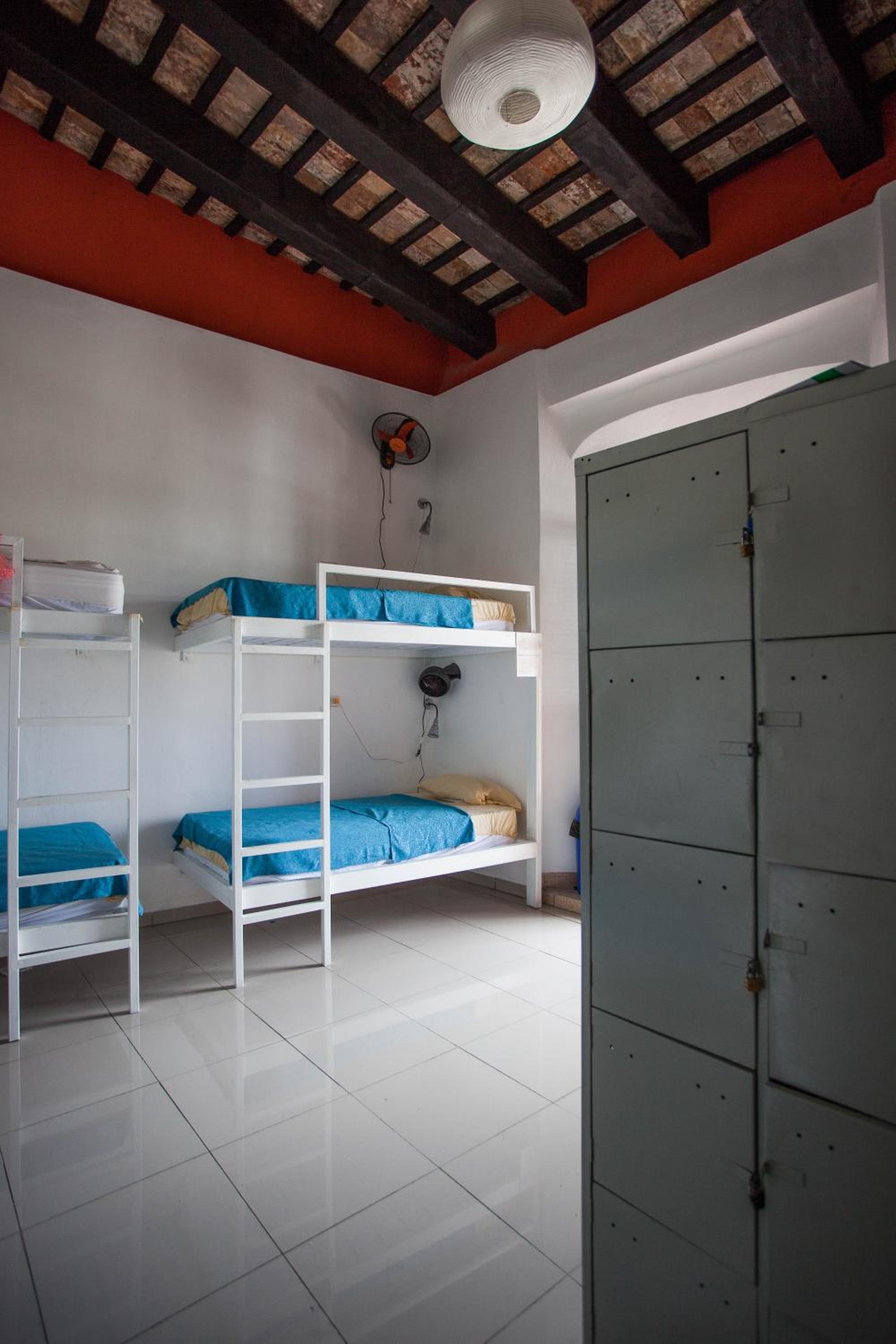 Bed in 12-Bed Mixed Dormitory Room photo 1