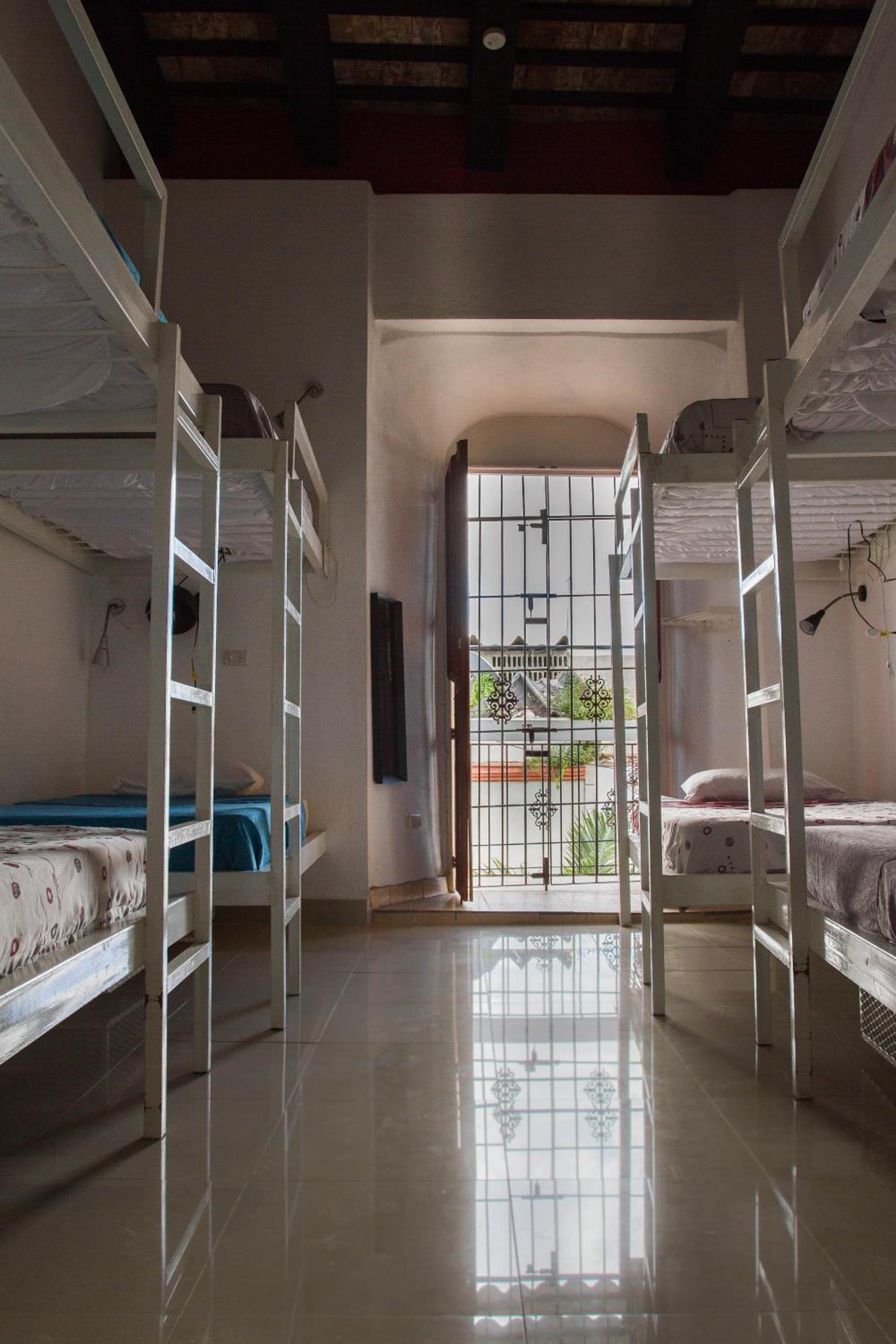 Bed in 8-Bed Mixed Dormitory Room photo 1