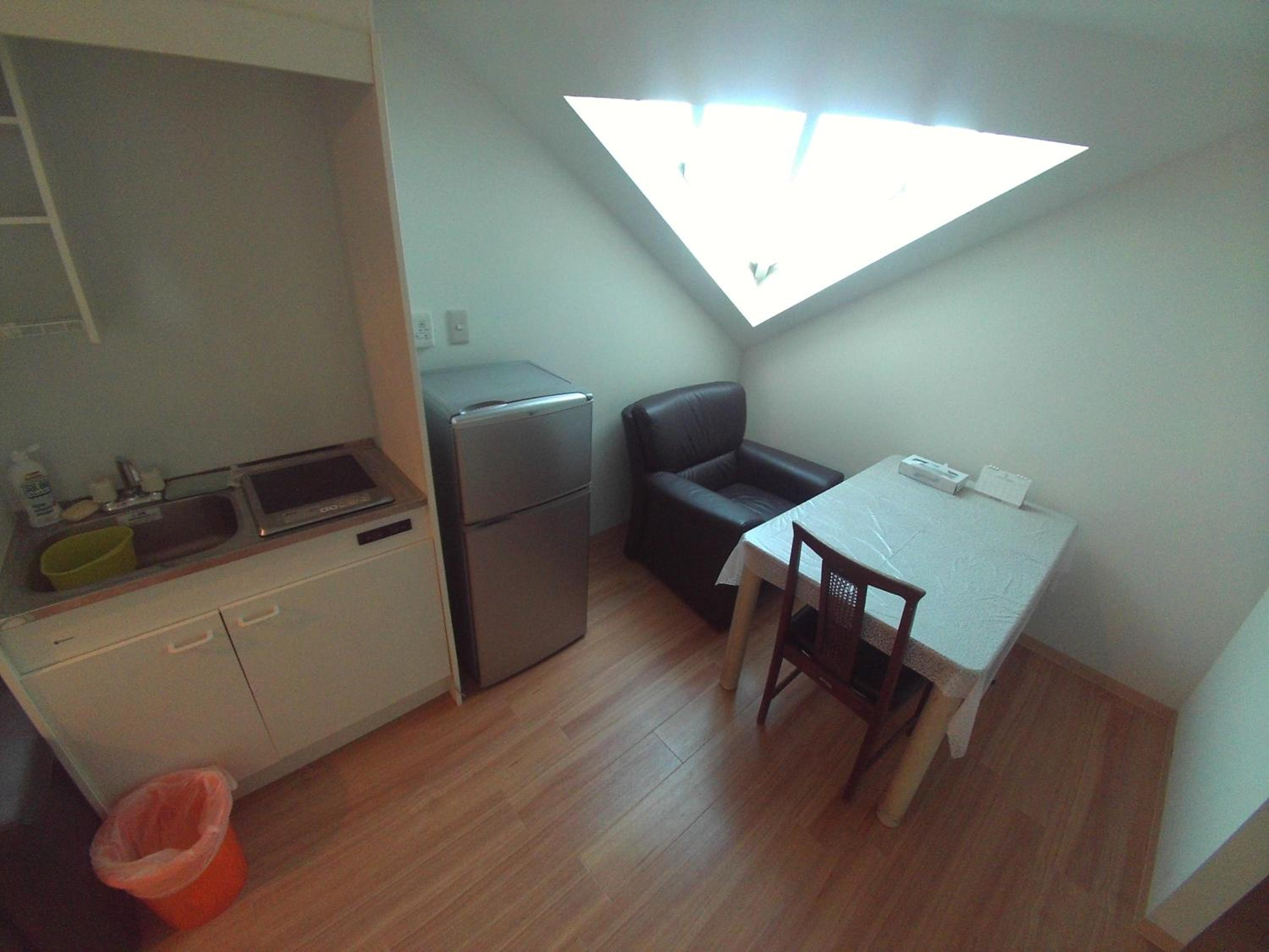 Single Room with Shared Bathroom photo 2