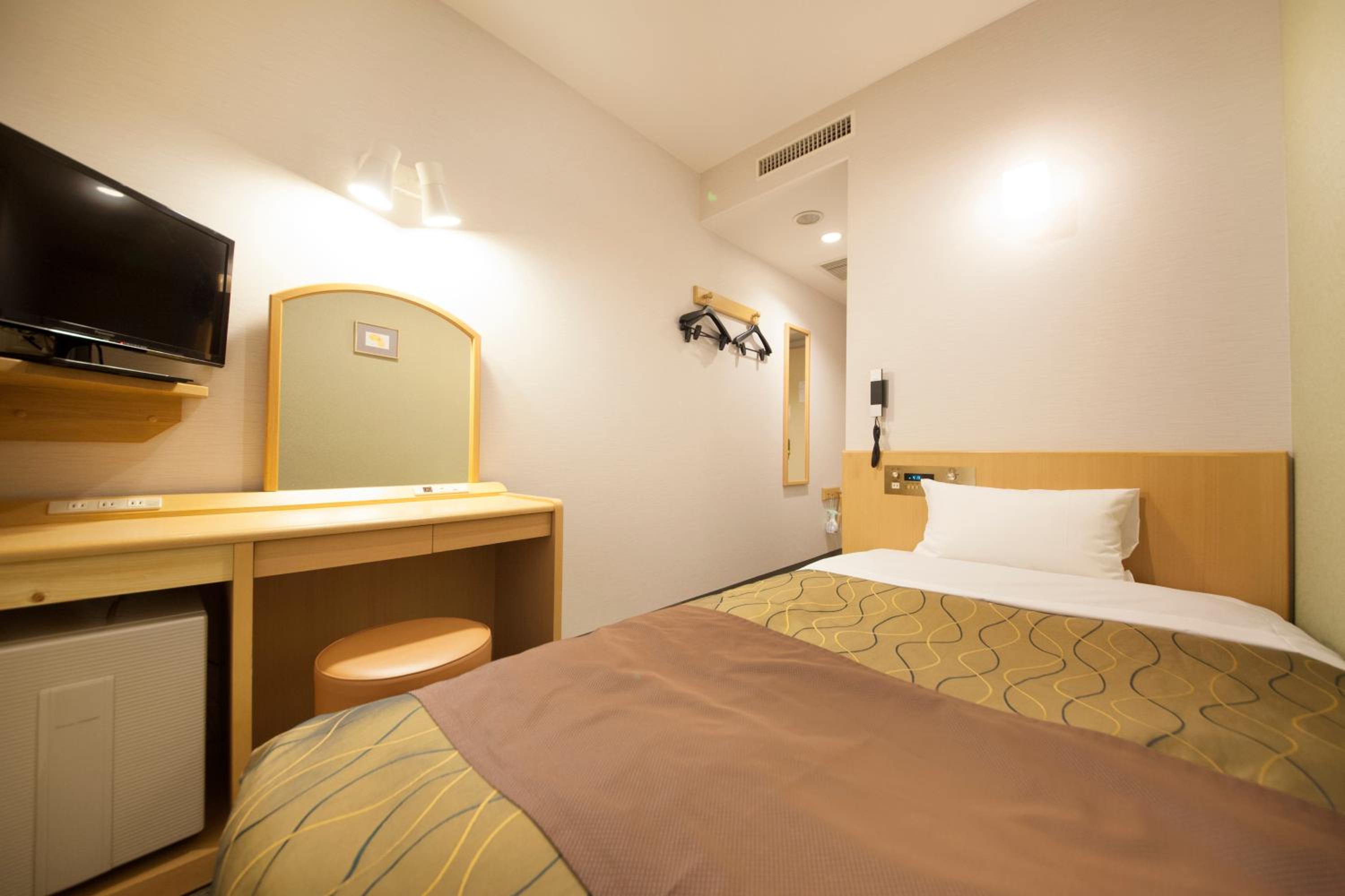 Single Room - Smoking photo 3