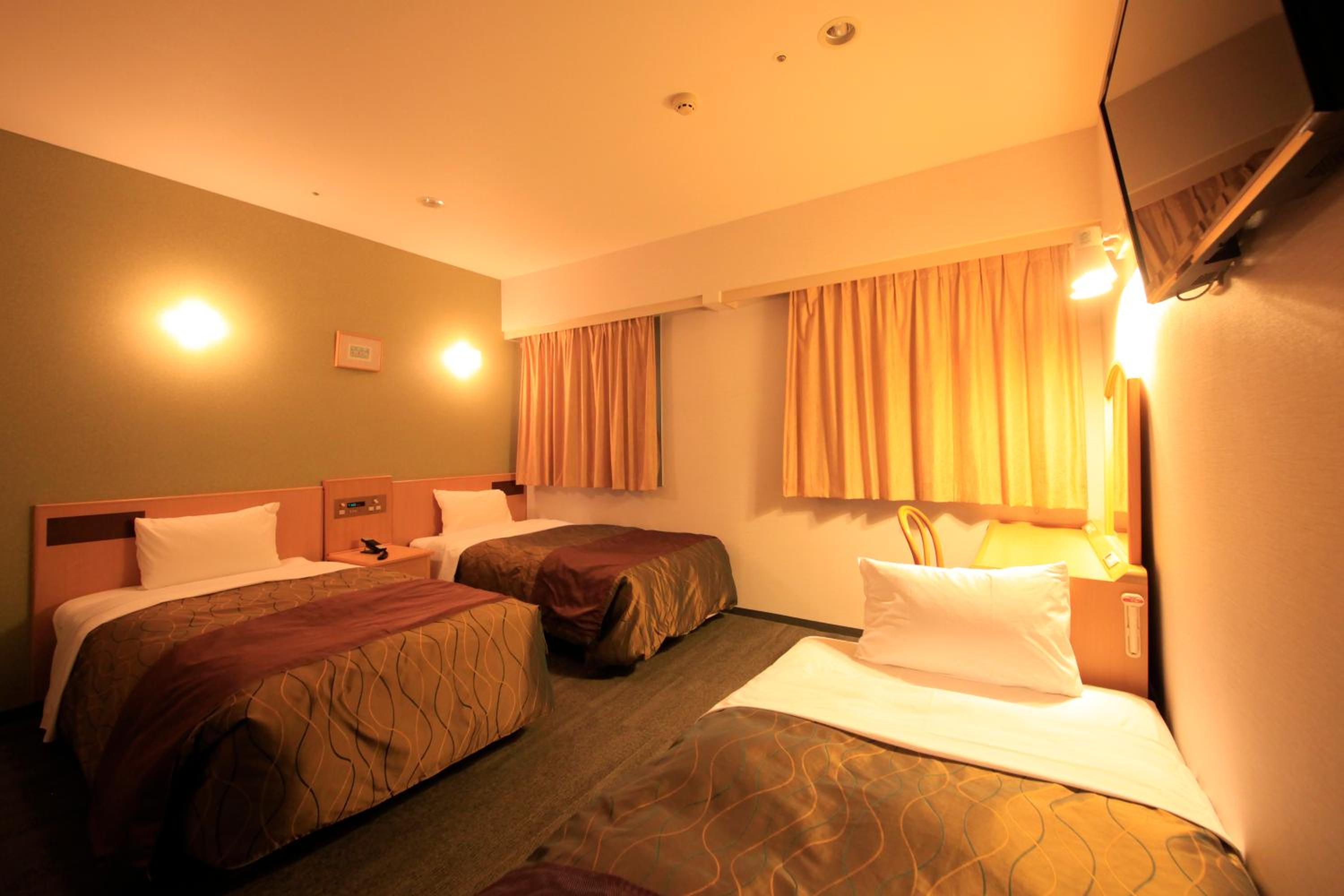 Triple Room - Smoking photo 2